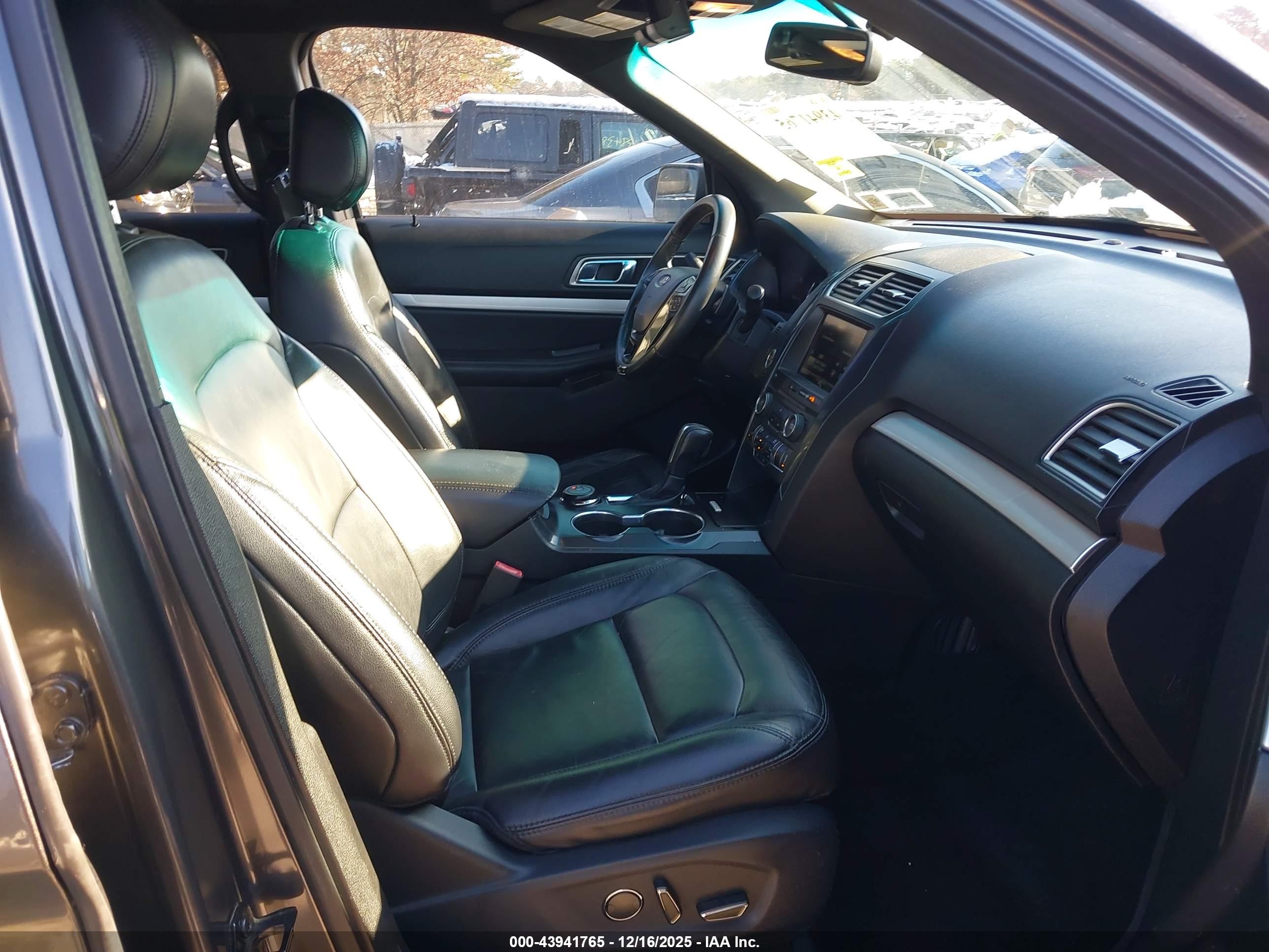 FORD EXPLORER image 5