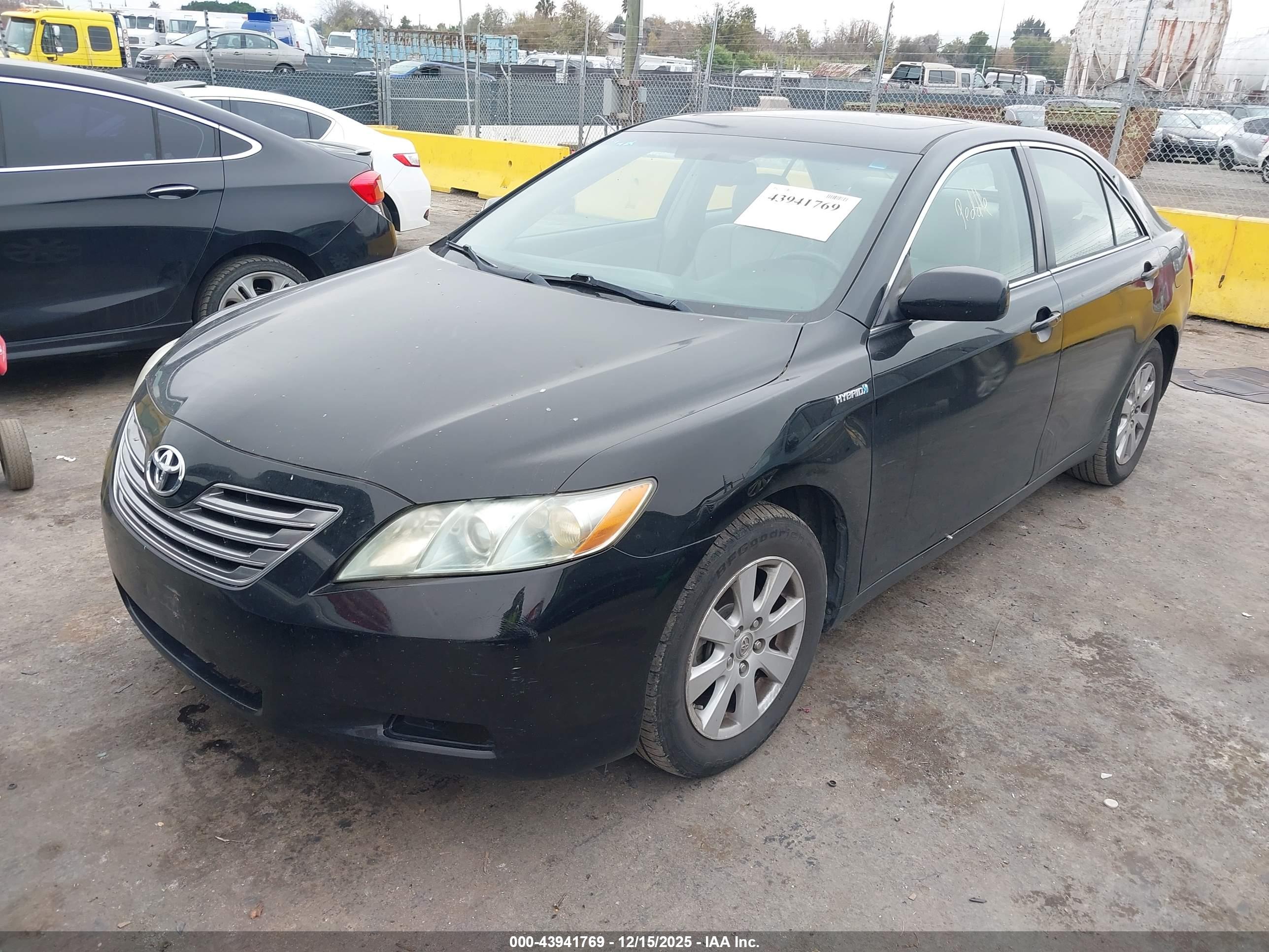 TOYOTA CAMRY image 2
