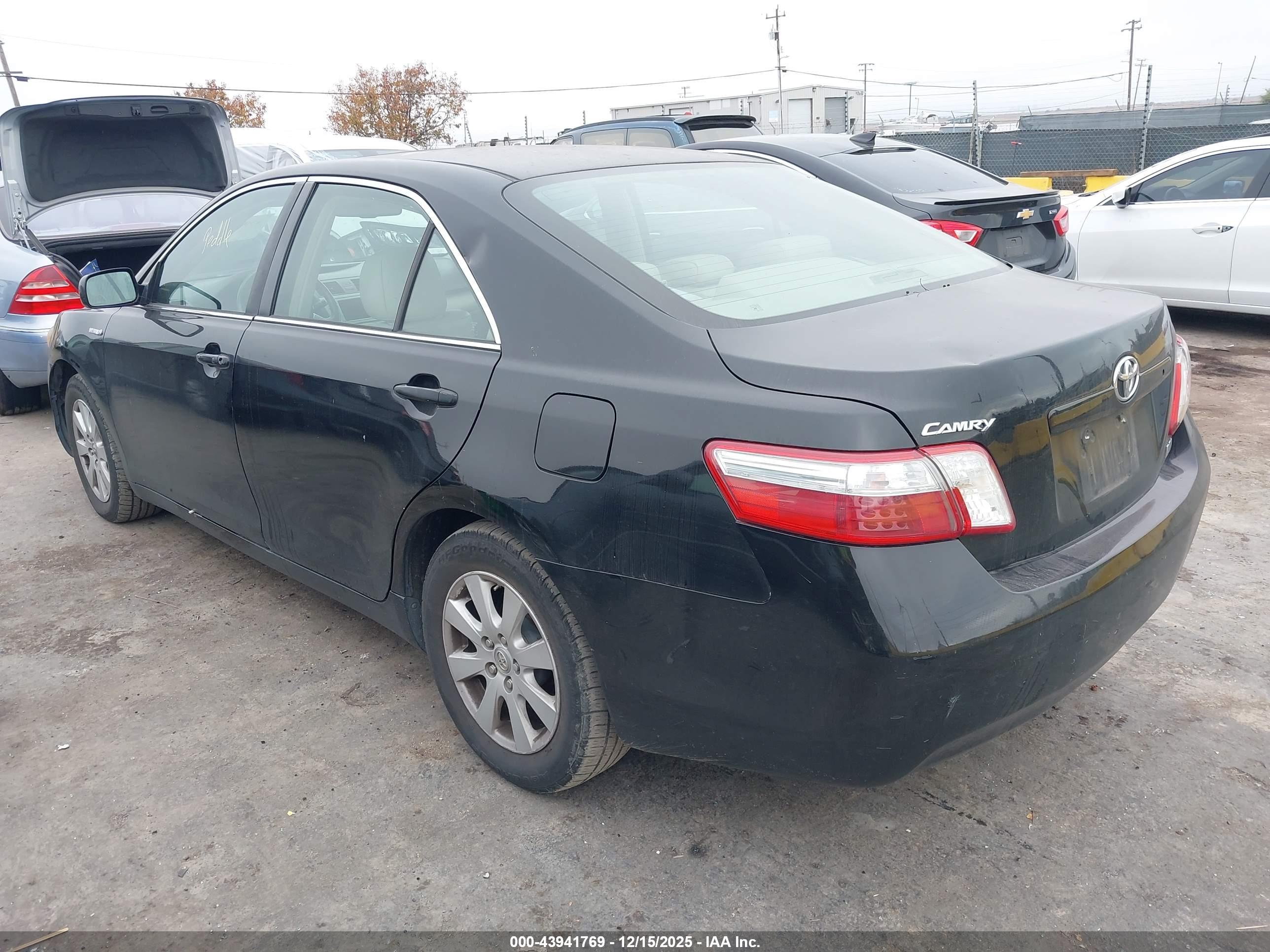 TOYOTA CAMRY image 3