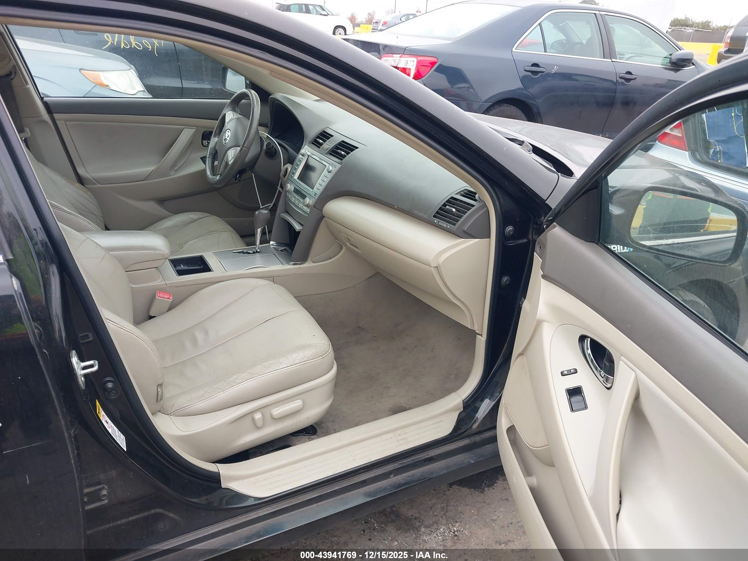 TOYOTA CAMRY image 5