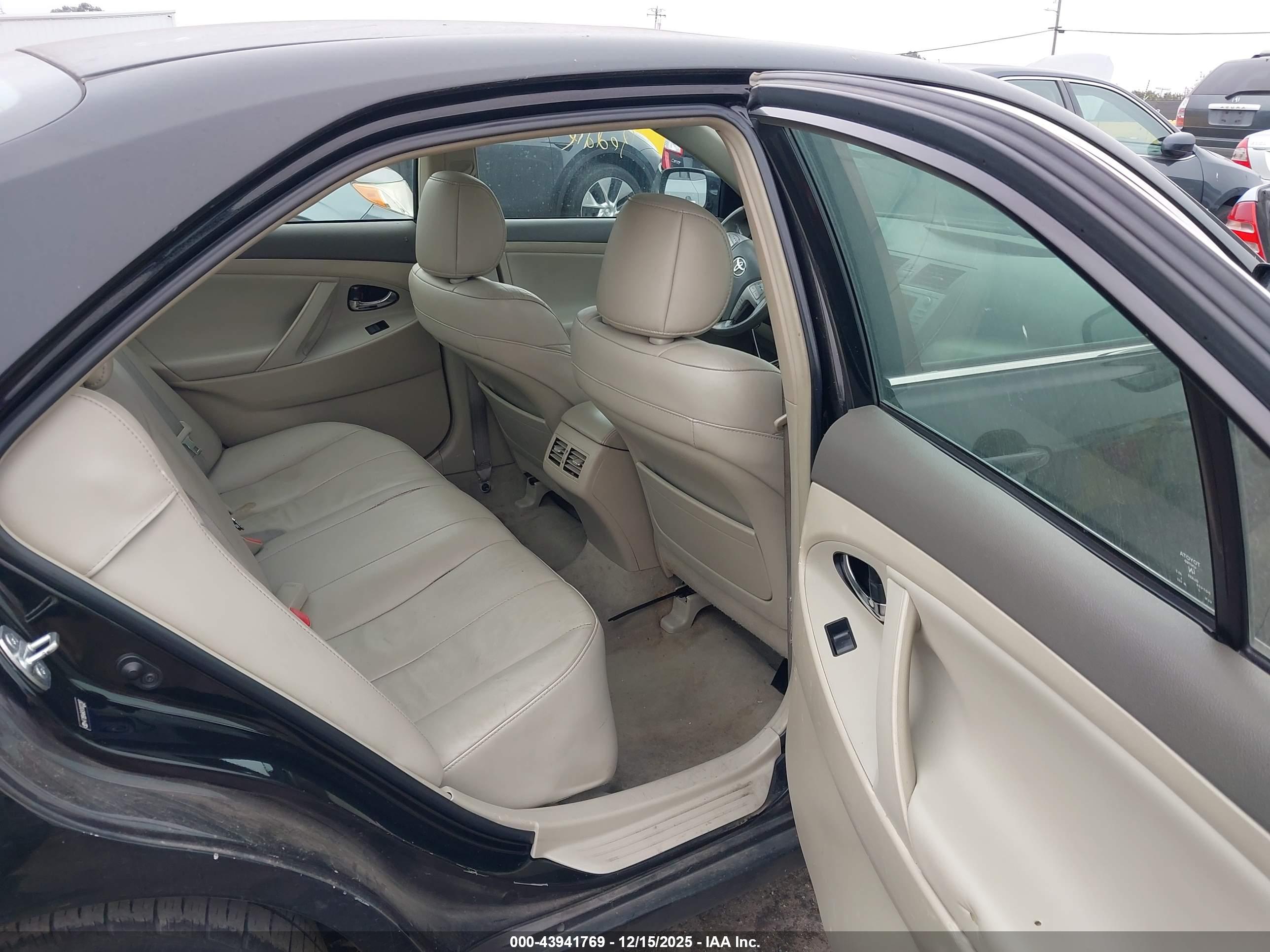 TOYOTA CAMRY image 8