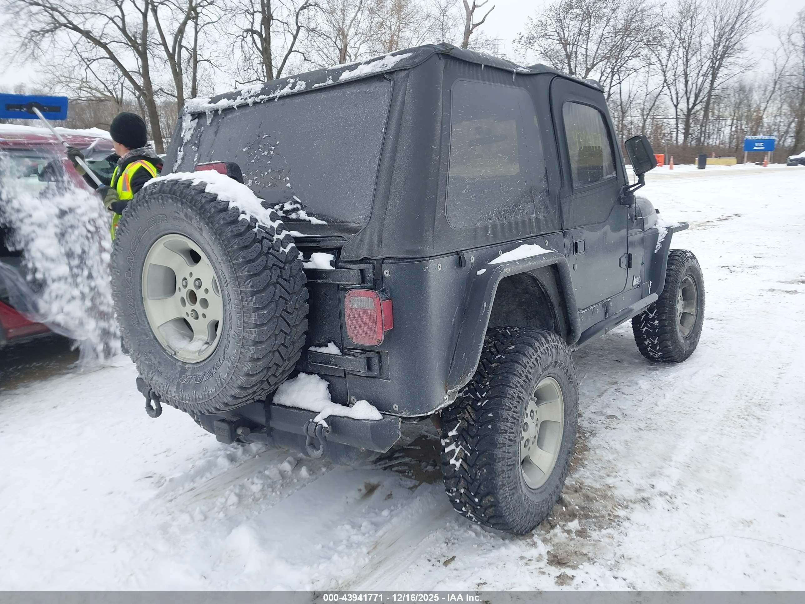 JEEP WRANGLER image 4