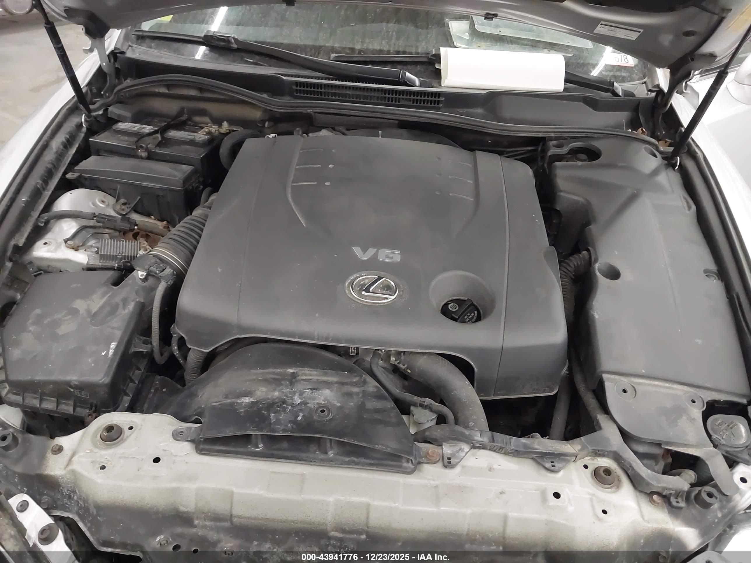 LEXUS IS image 10