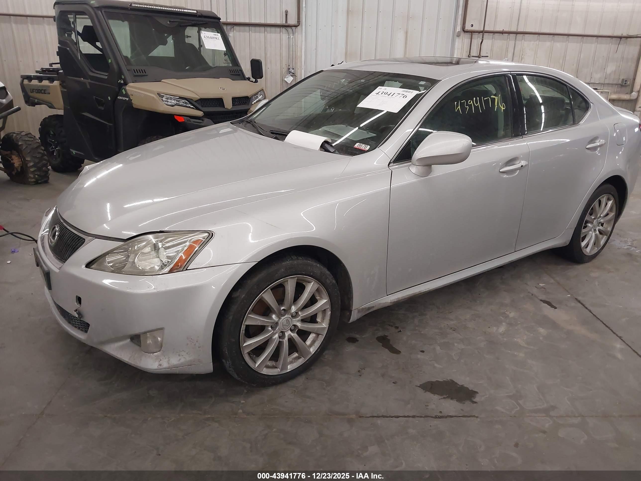 LEXUS IS image 2