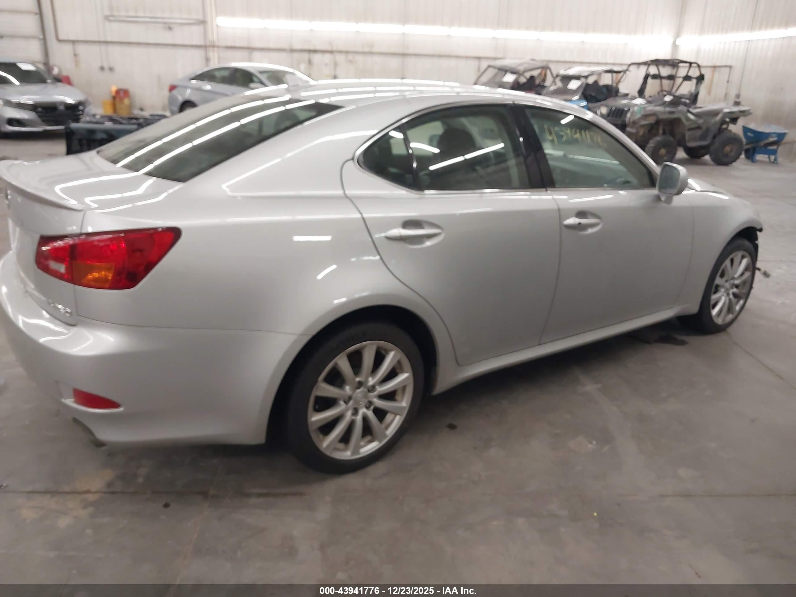 LEXUS IS image 4