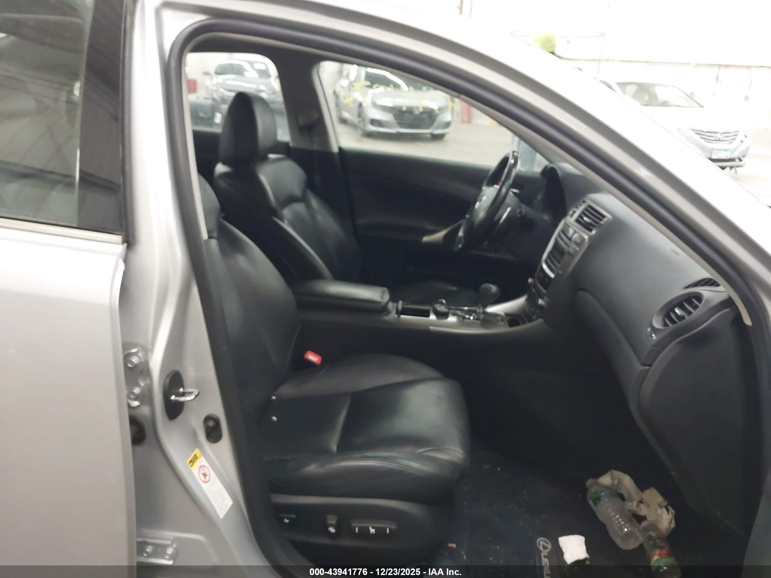 LEXUS IS image 5