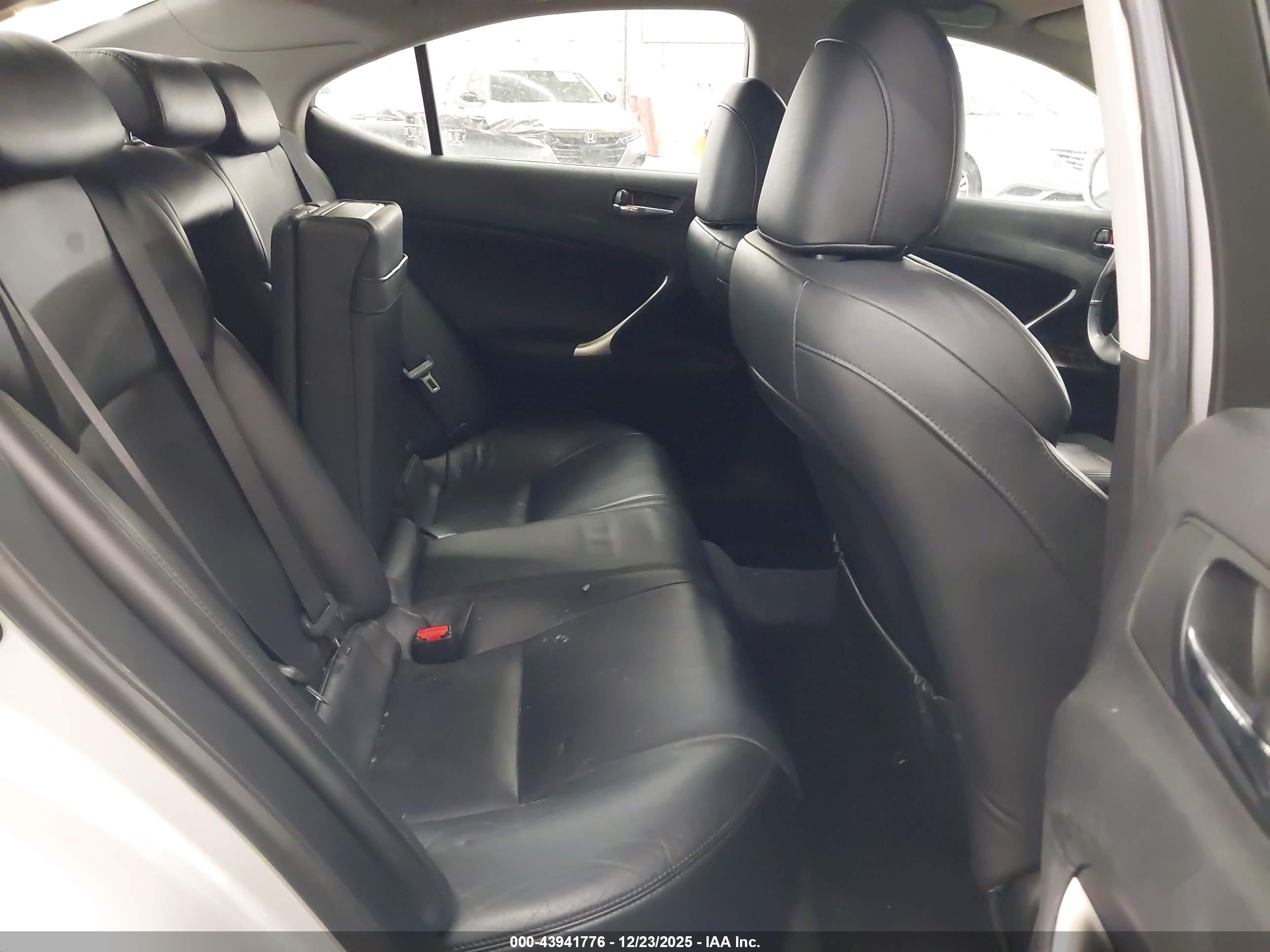 LEXUS IS image 8