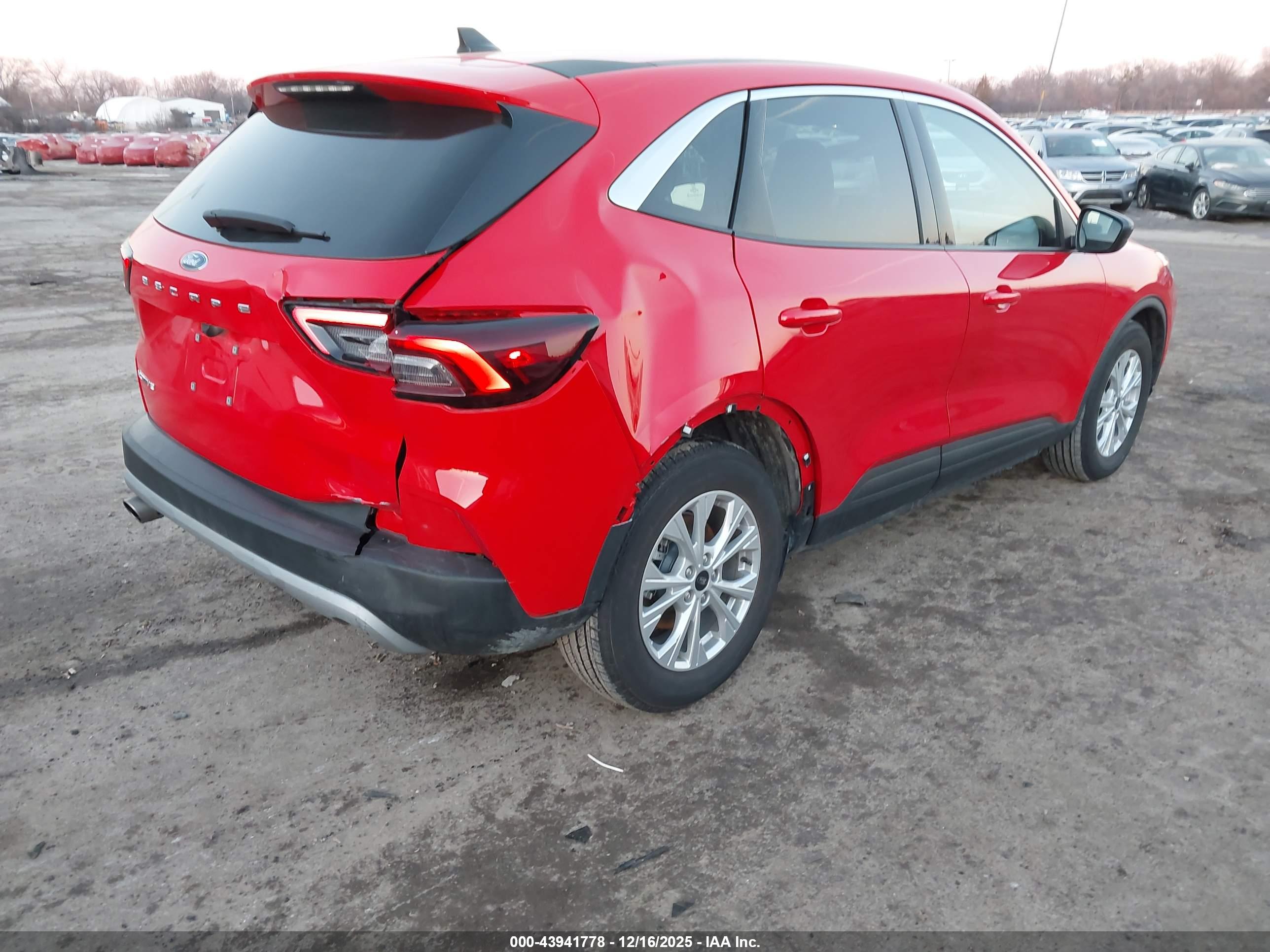 FORD ESCAPE image 4