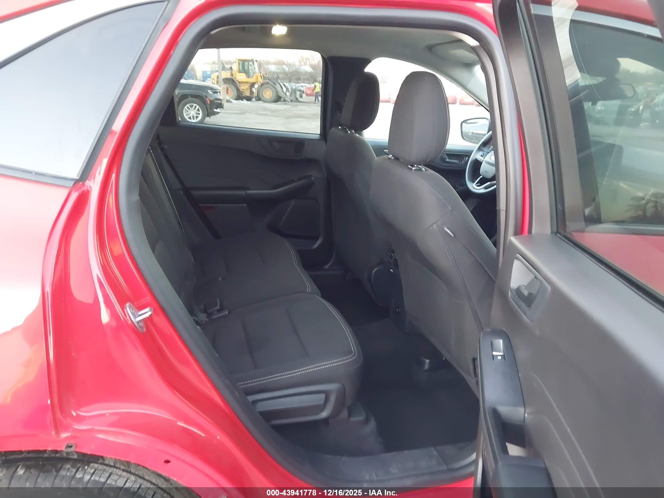 FORD ESCAPE image 8