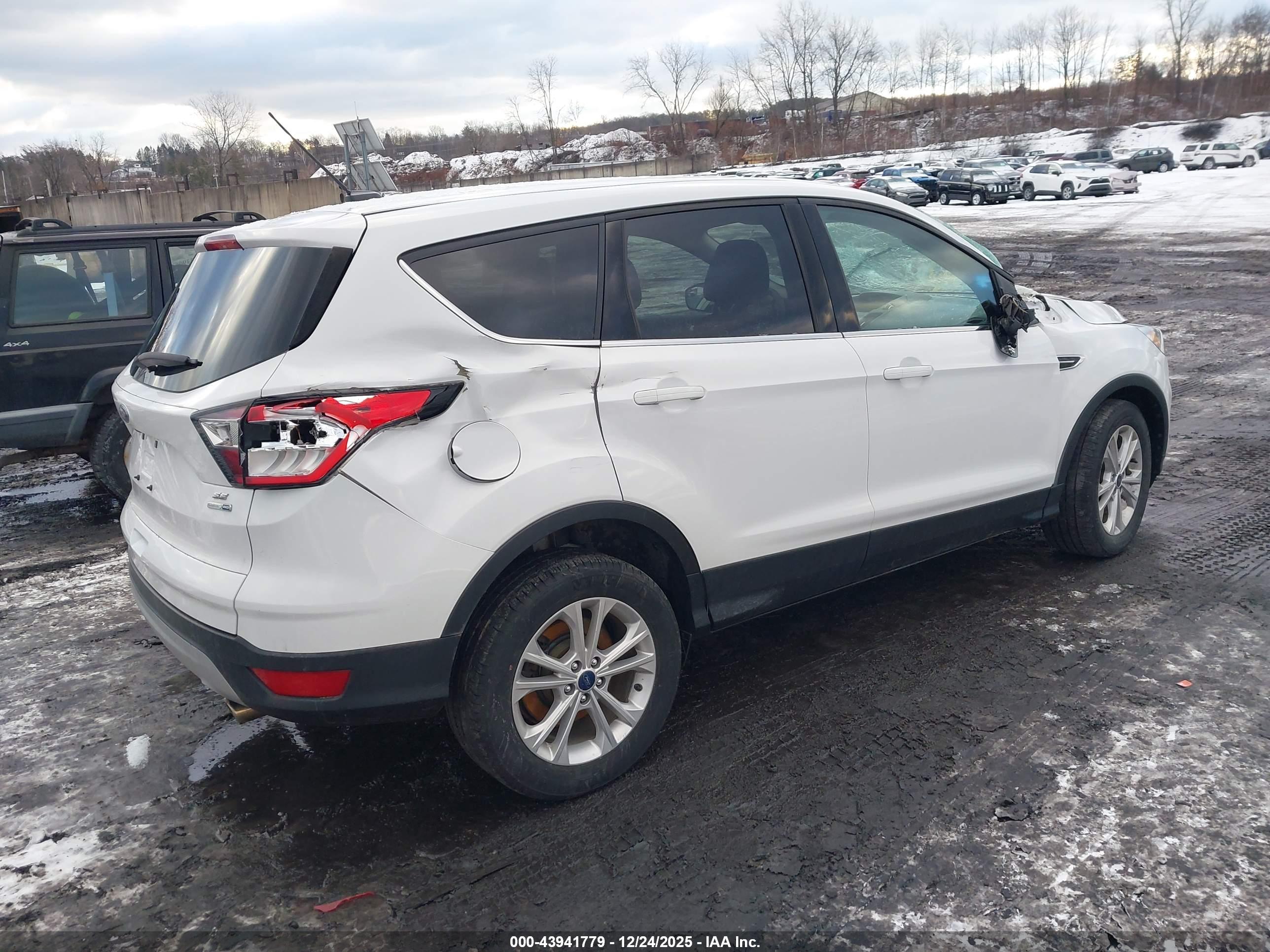FORD ESCAPE image 4