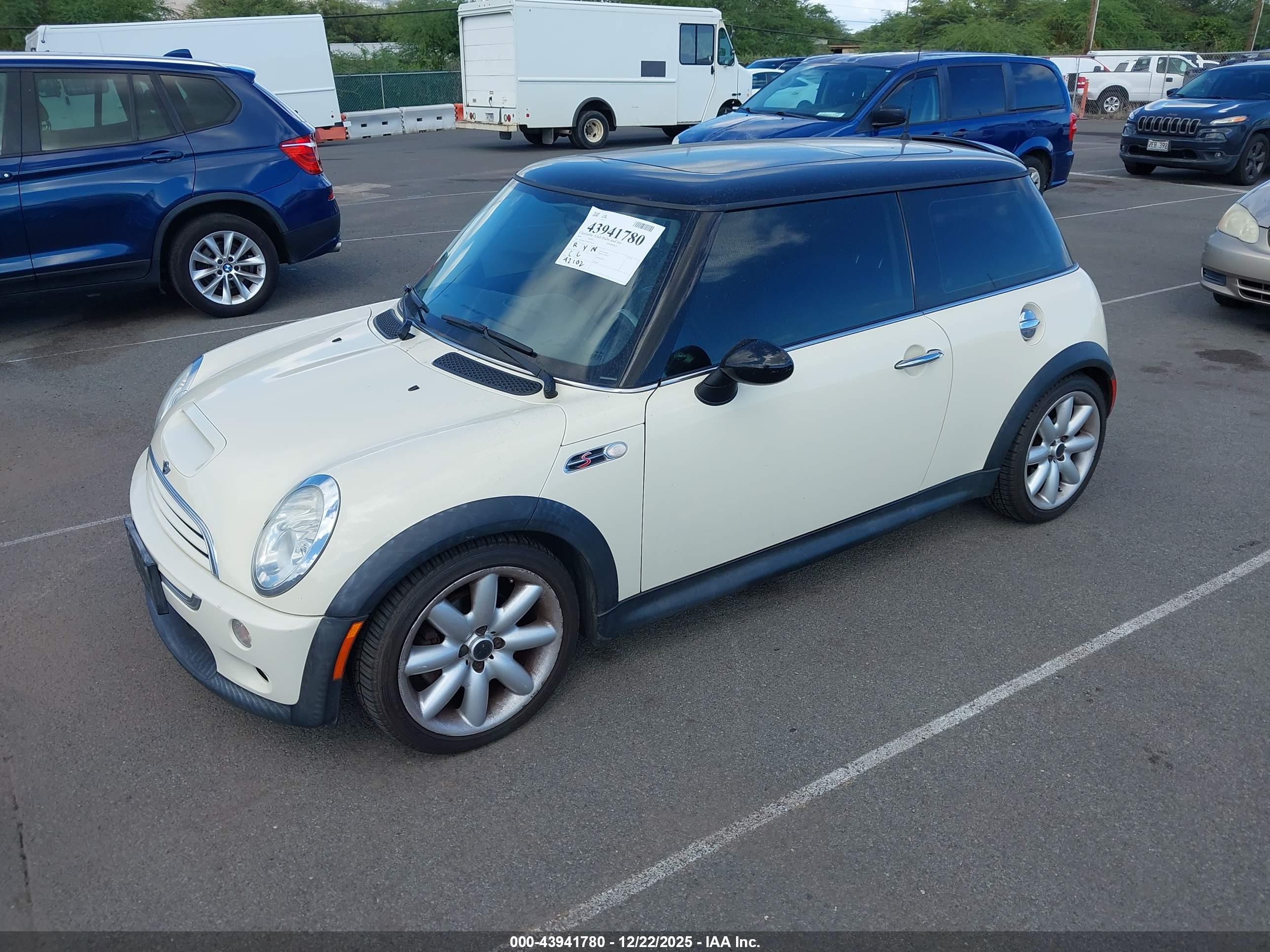 MINI COOPER image 2