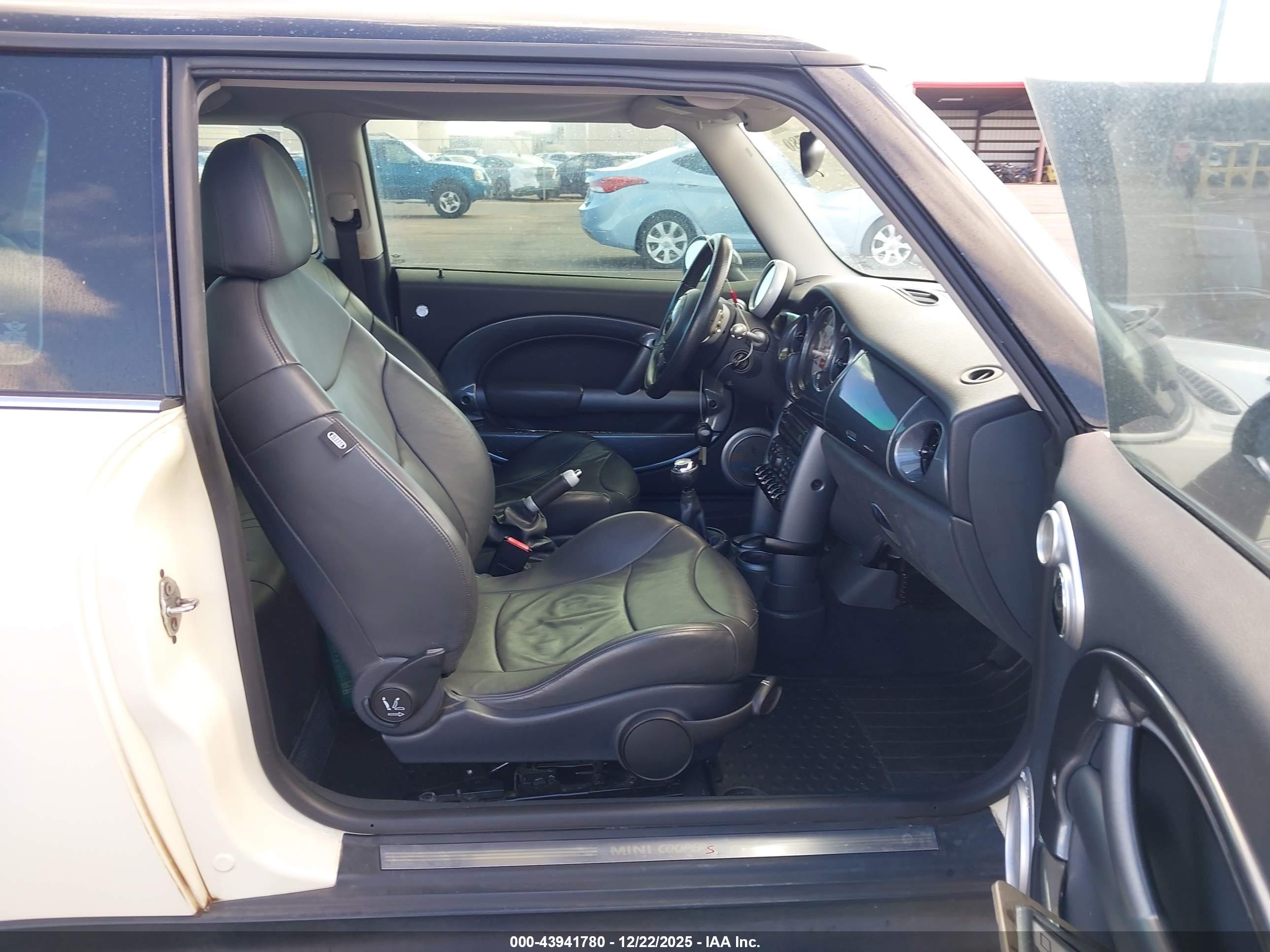 MINI COOPER image 5