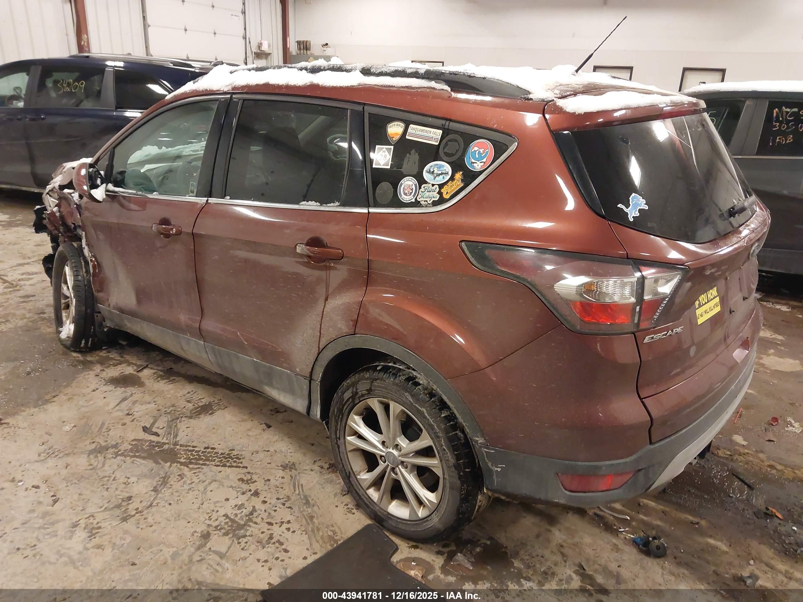 FORD ESCAPE image 3