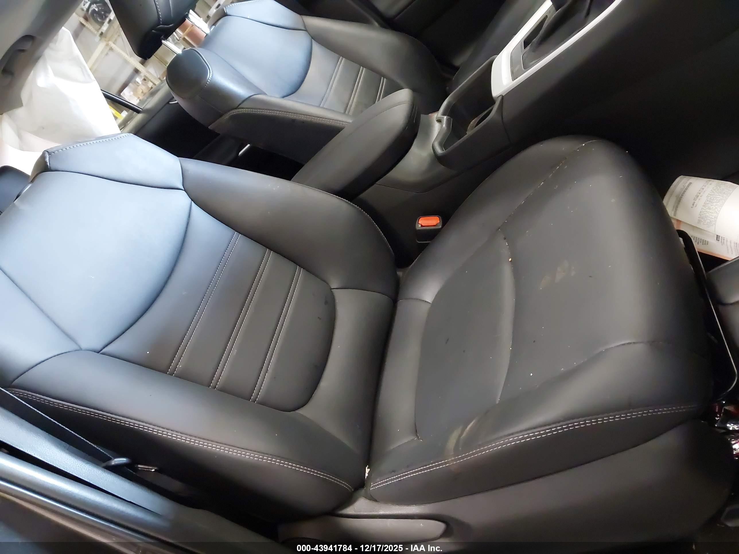 TOYOTA RAV4 image 5