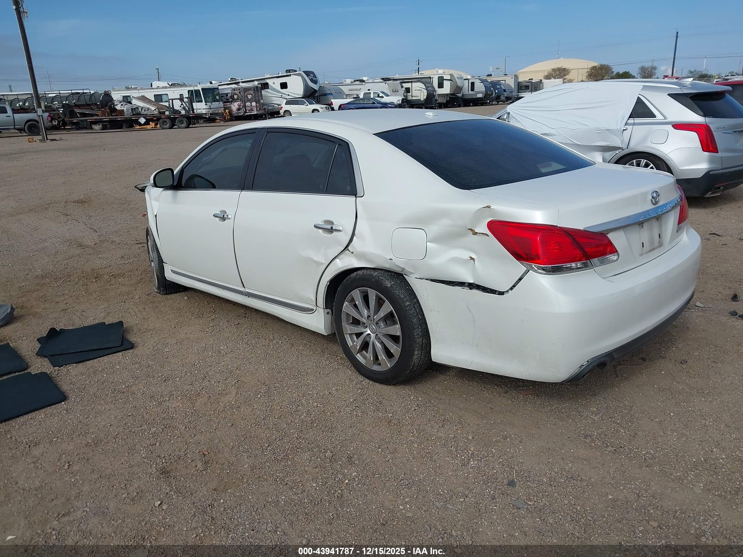 TOYOTA AVALON image 3