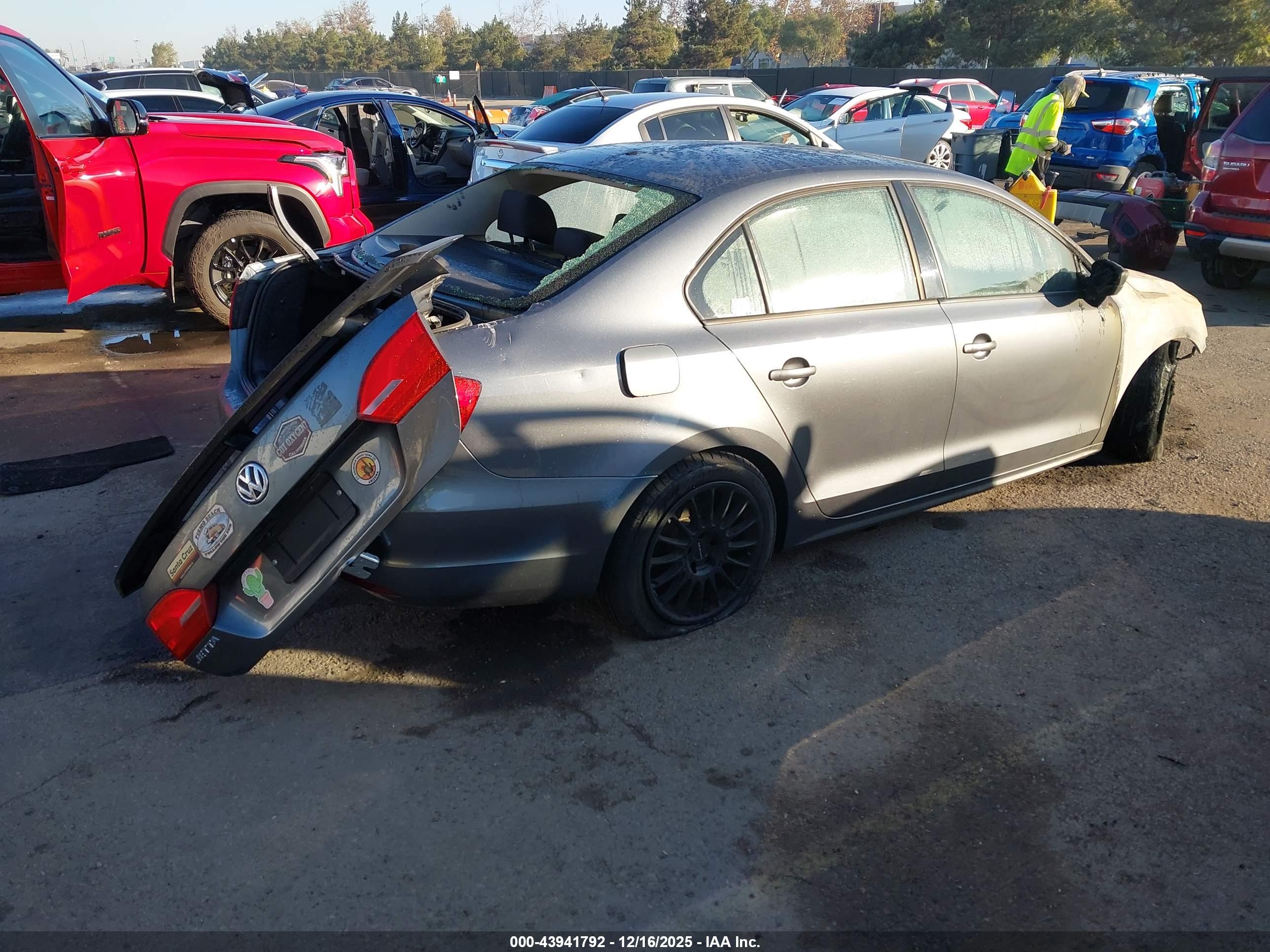 VOLKSWAGEN JETTA image 4