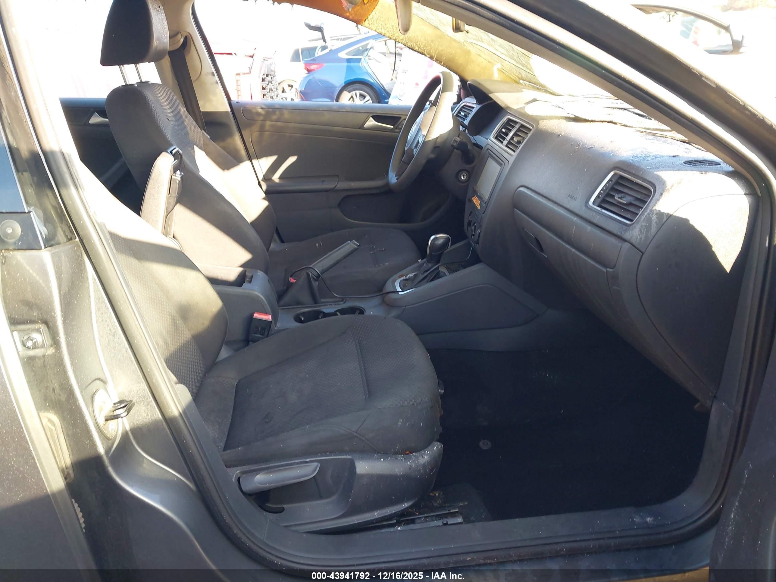 VOLKSWAGEN JETTA image 5