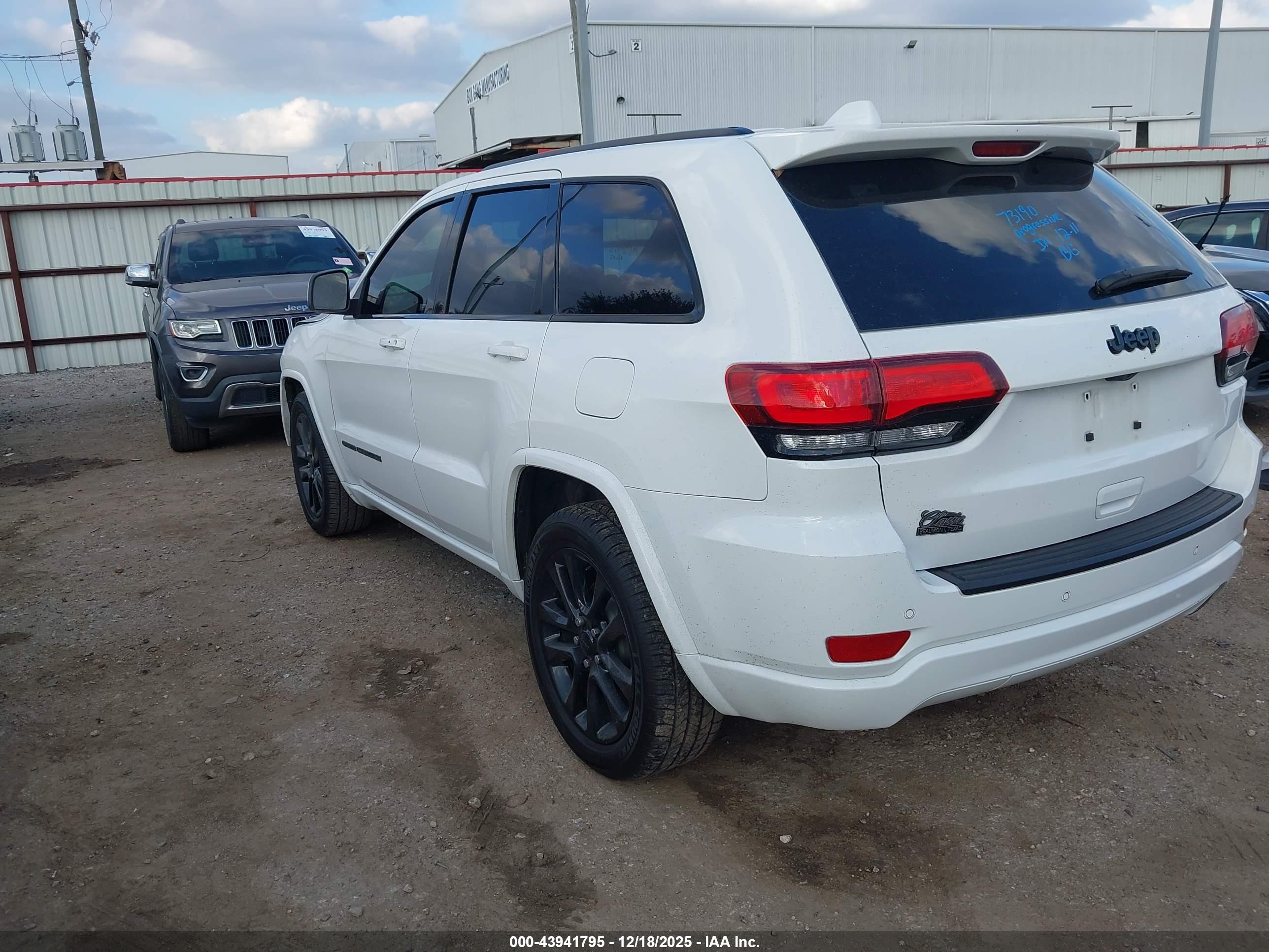 JEEP GRAND image 3