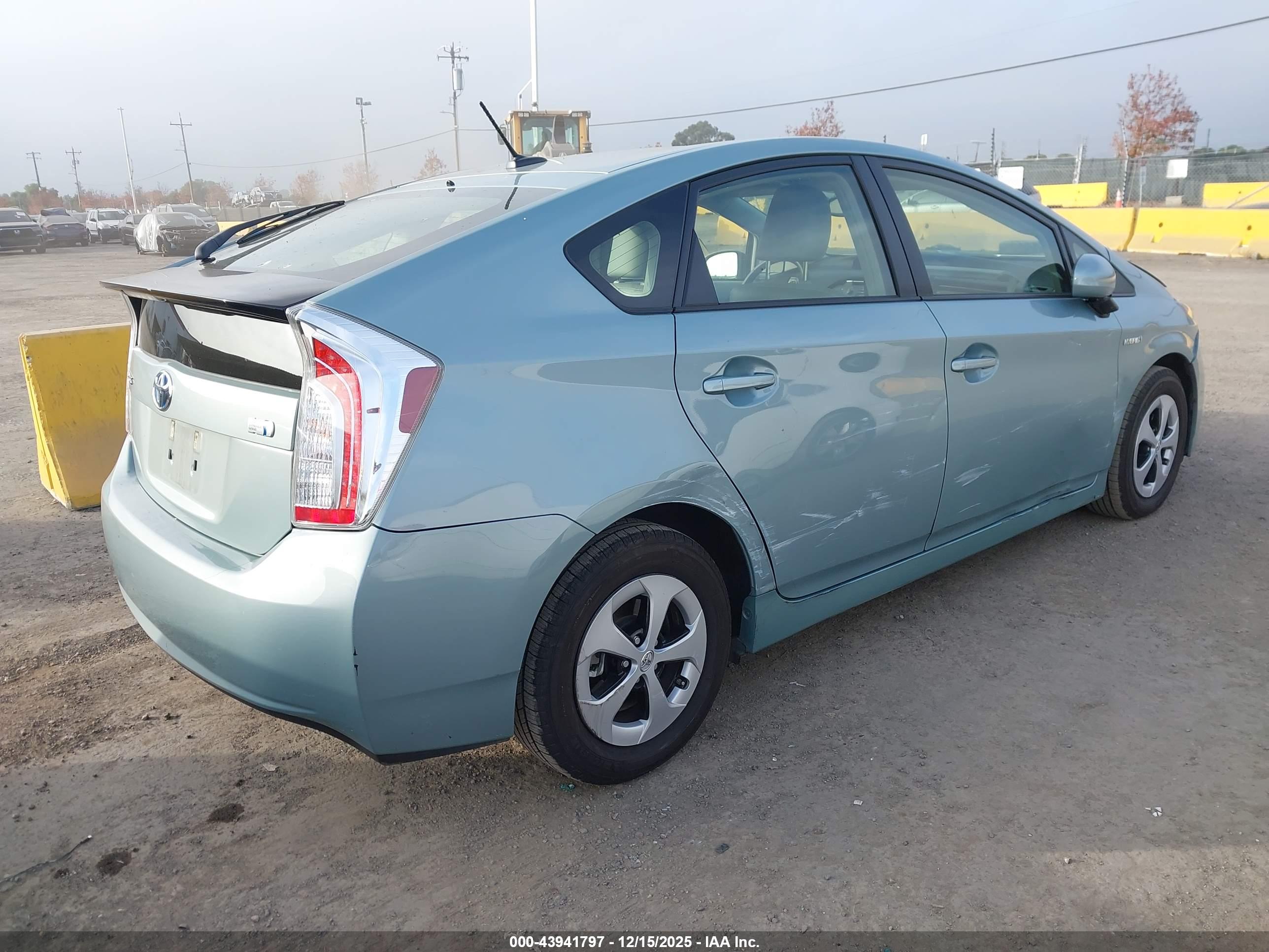 TOYOTA PRIUS image 4