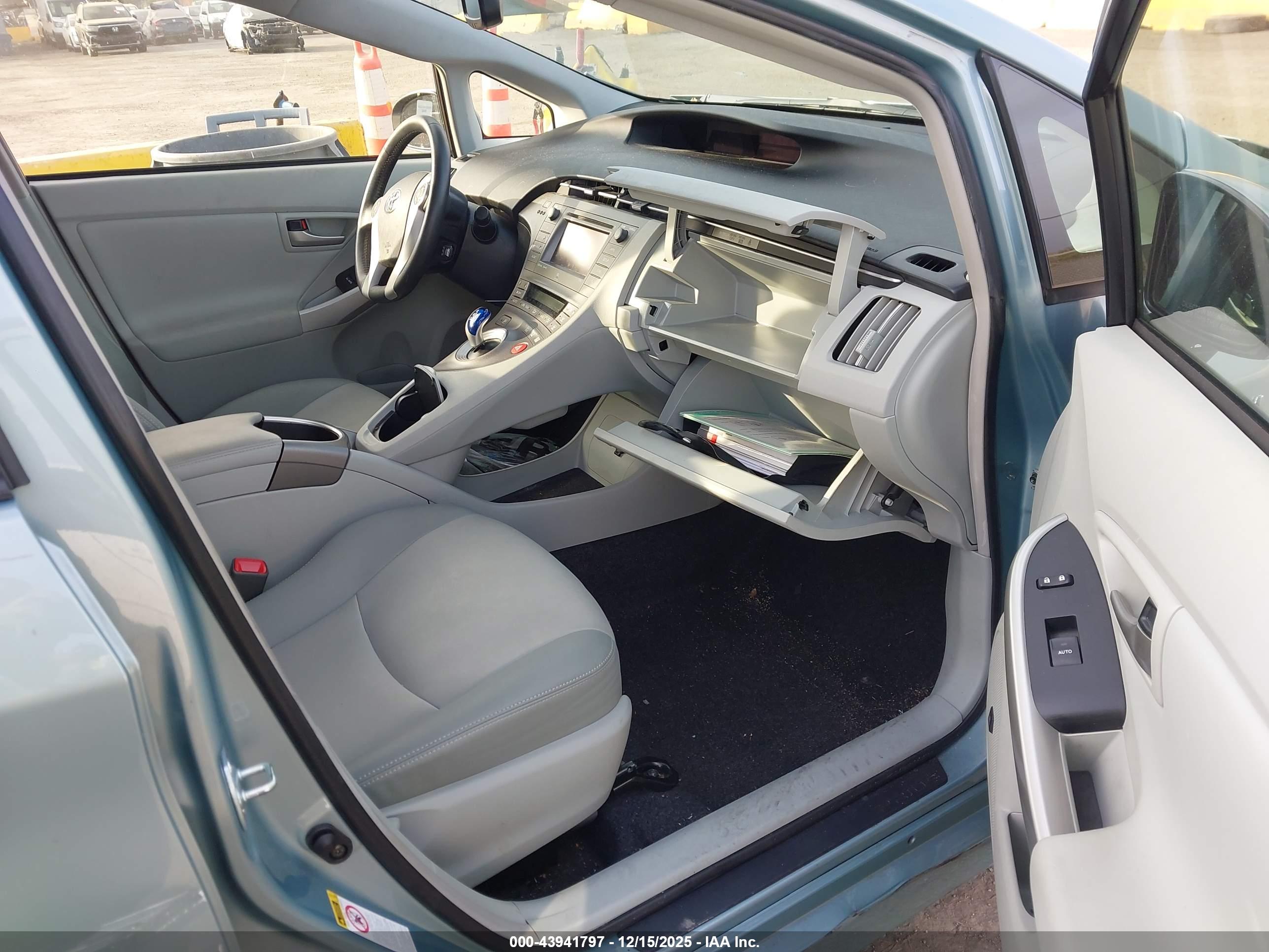 TOYOTA PRIUS image 5