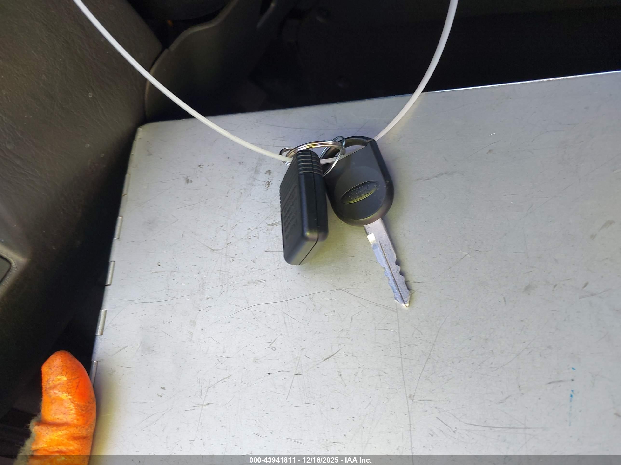 FORD ESCAPE image 11