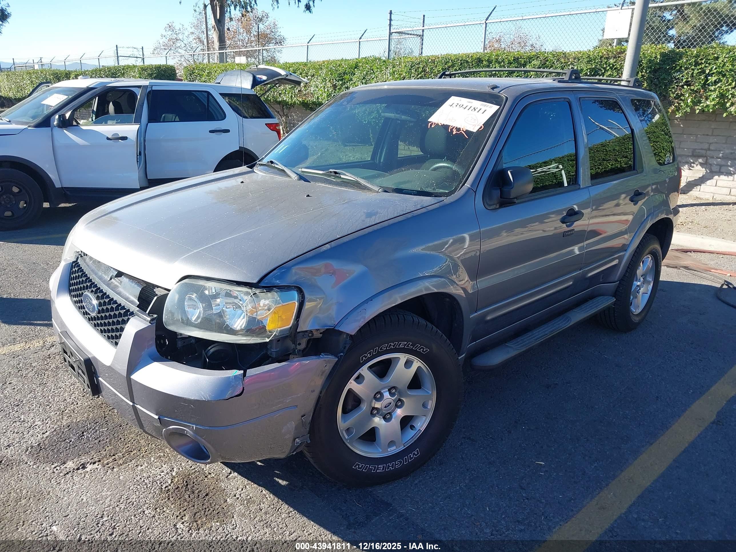 FORD ESCAPE image 2