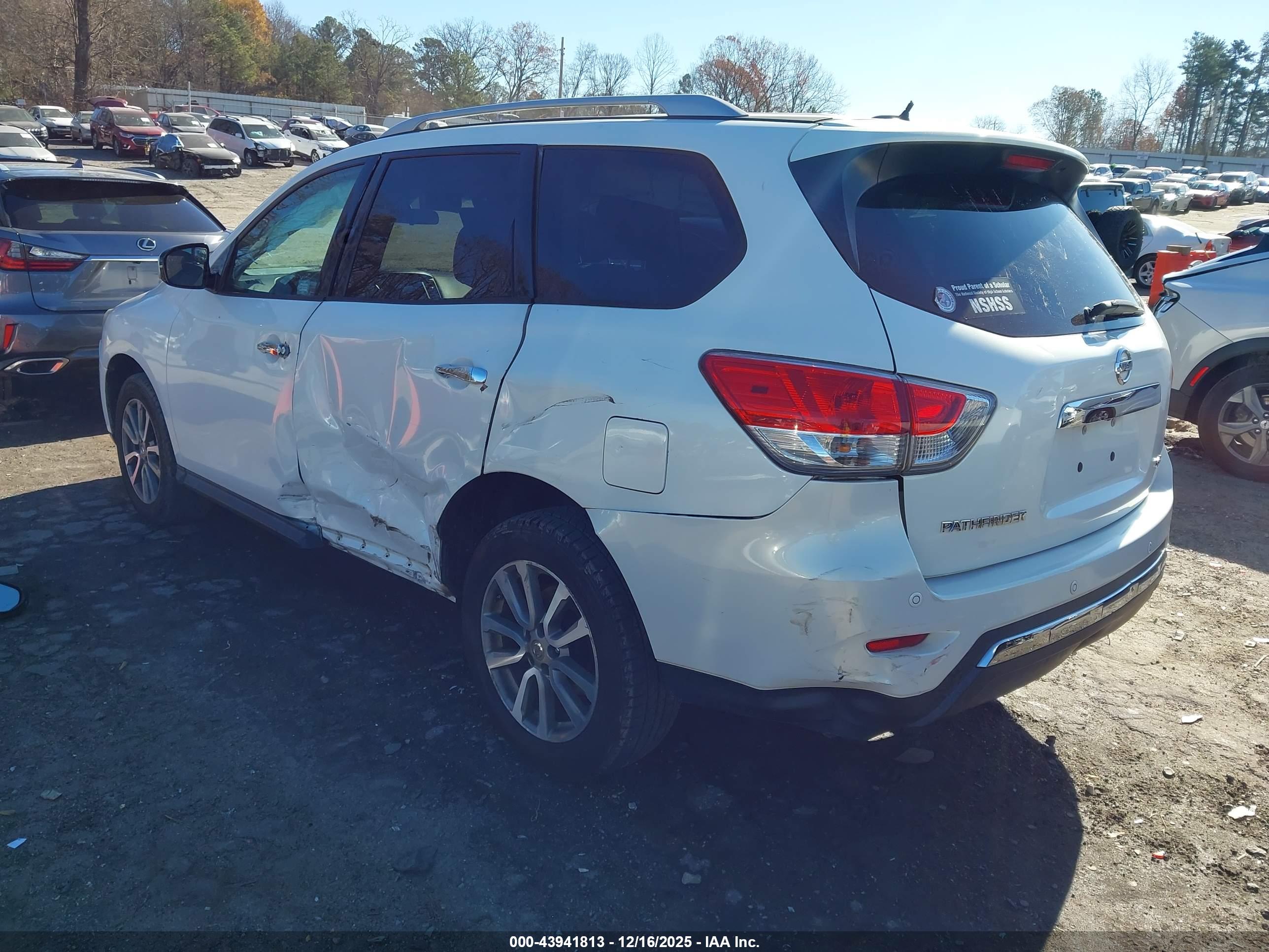 NISSAN PATHFINDER image 3