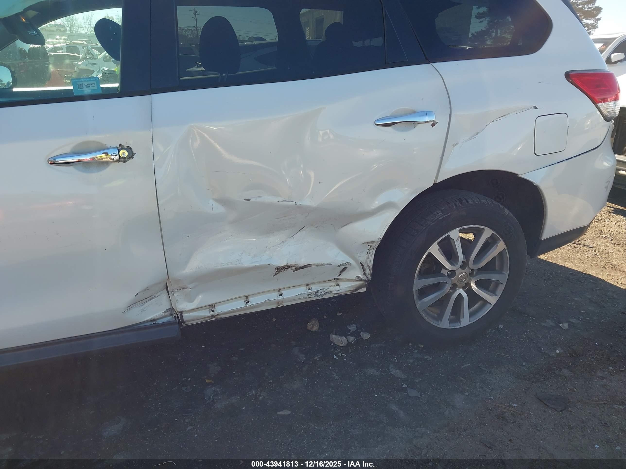 NISSAN PATHFINDER image 6