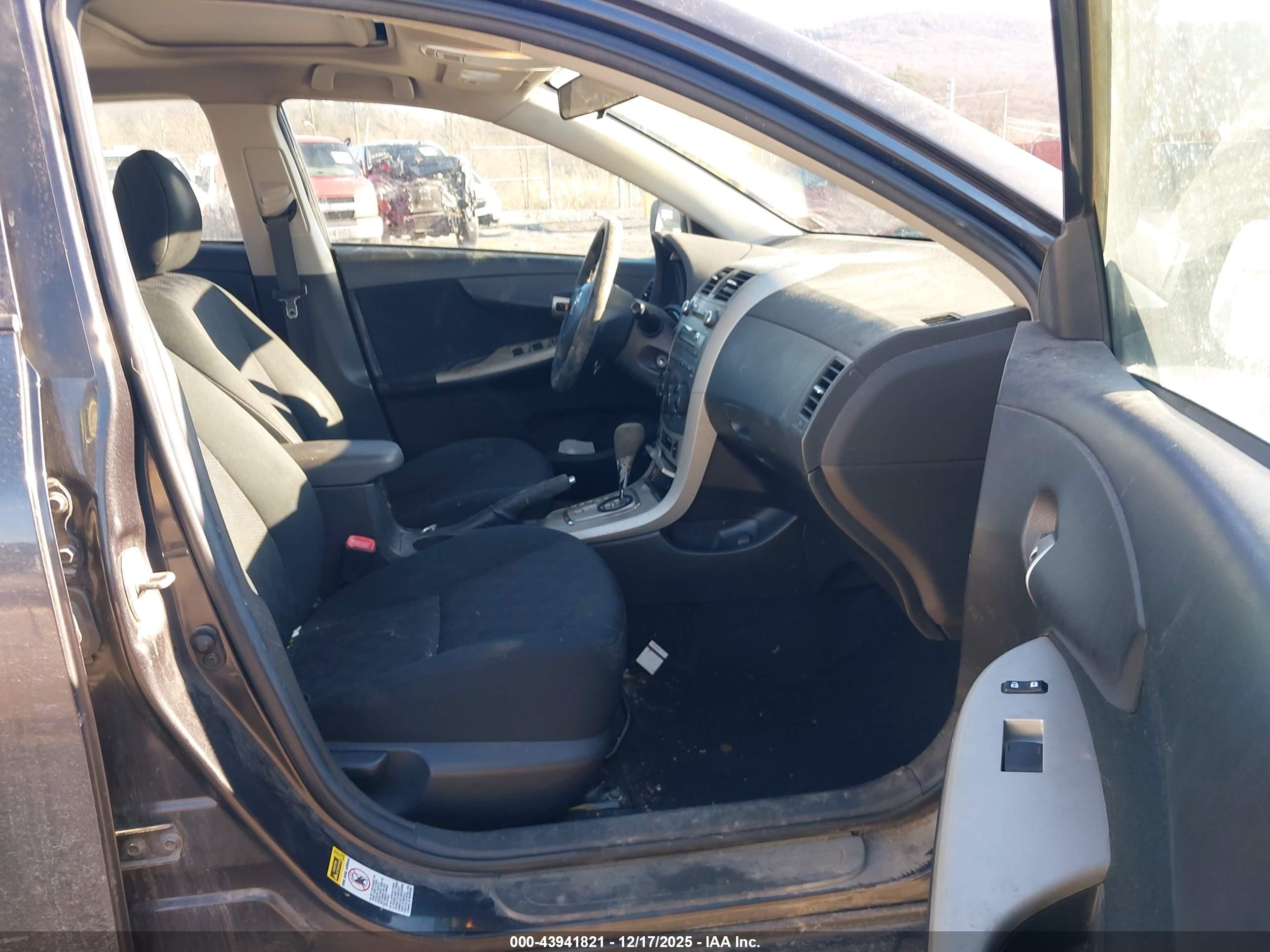 TOYOTA COROLLA image 5