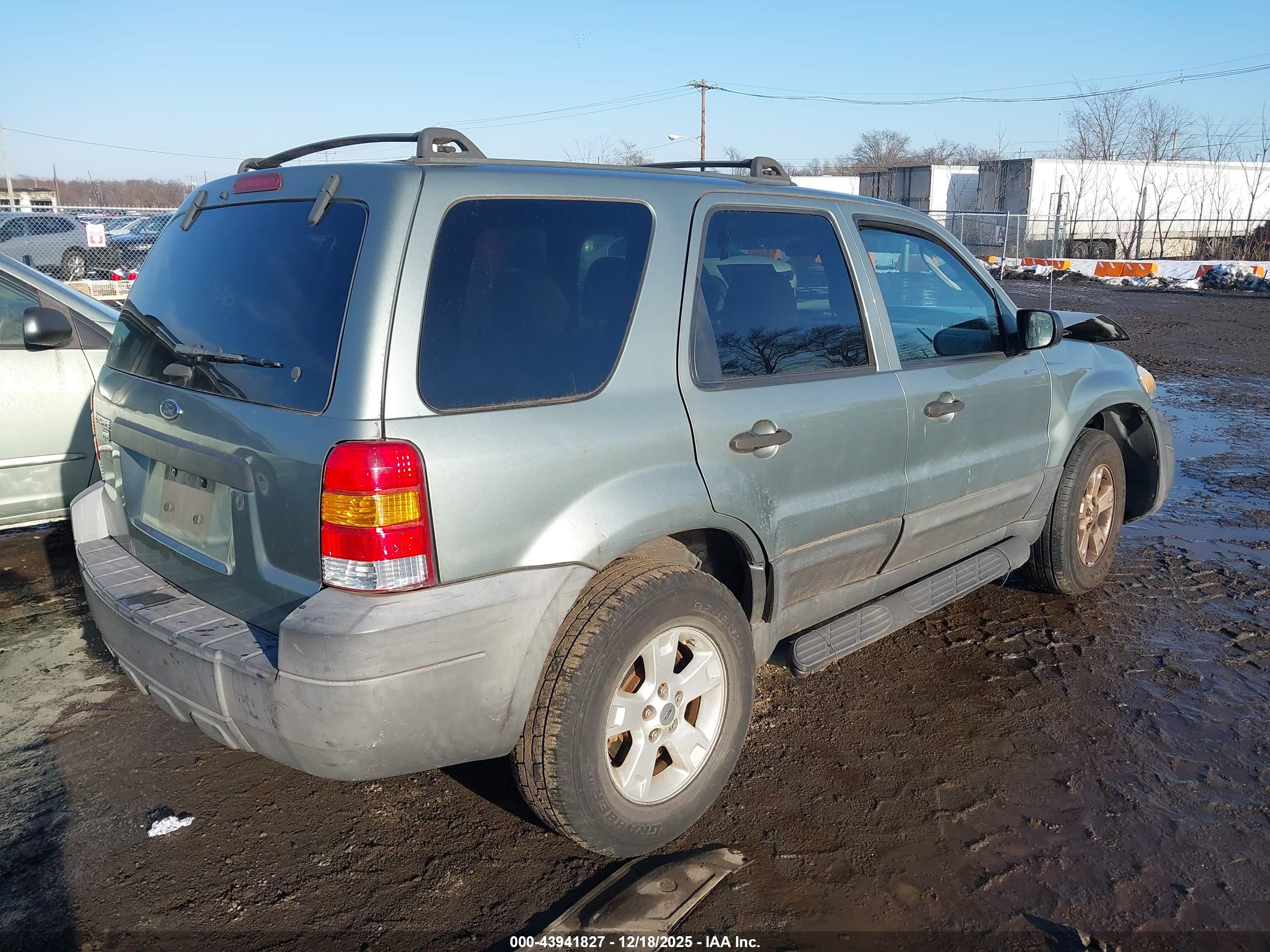 FORD ESCAPE image 4