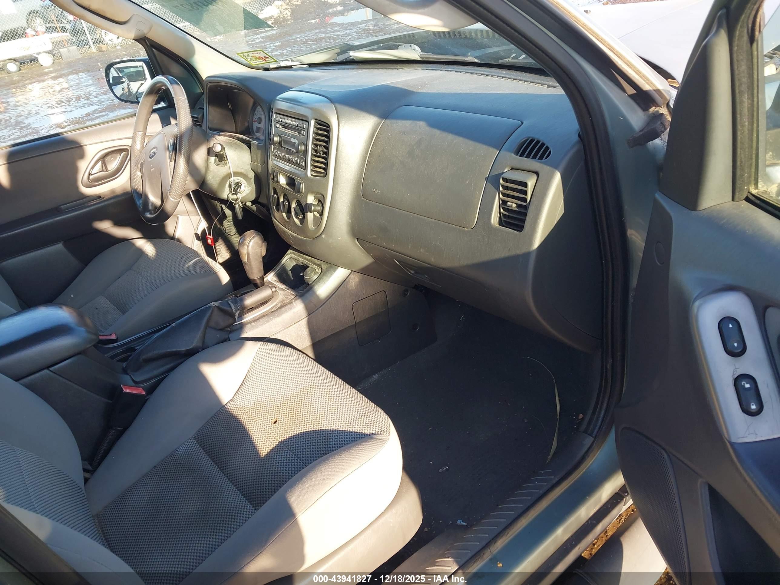 FORD ESCAPE image 5