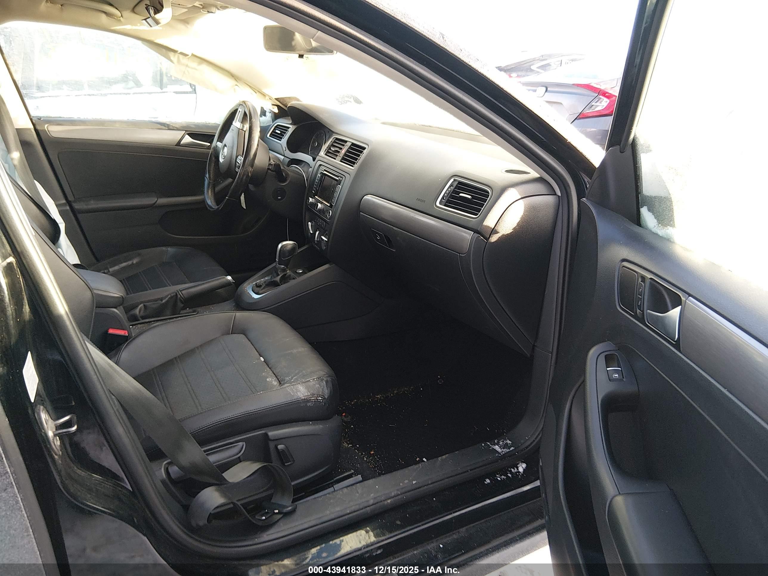 VOLKSWAGEN JETTA image 5