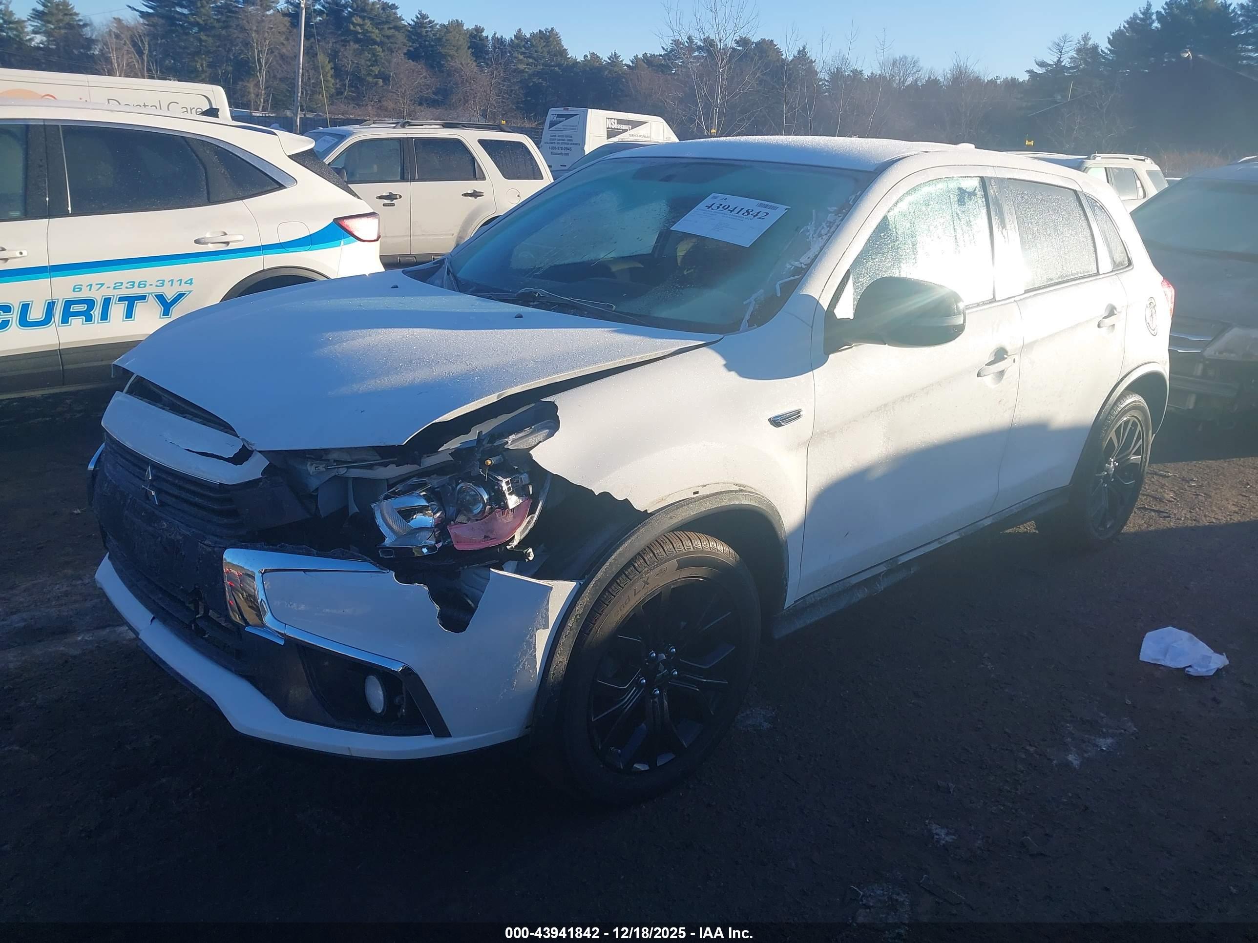 MITSUBISHI OUTLANDER image 2