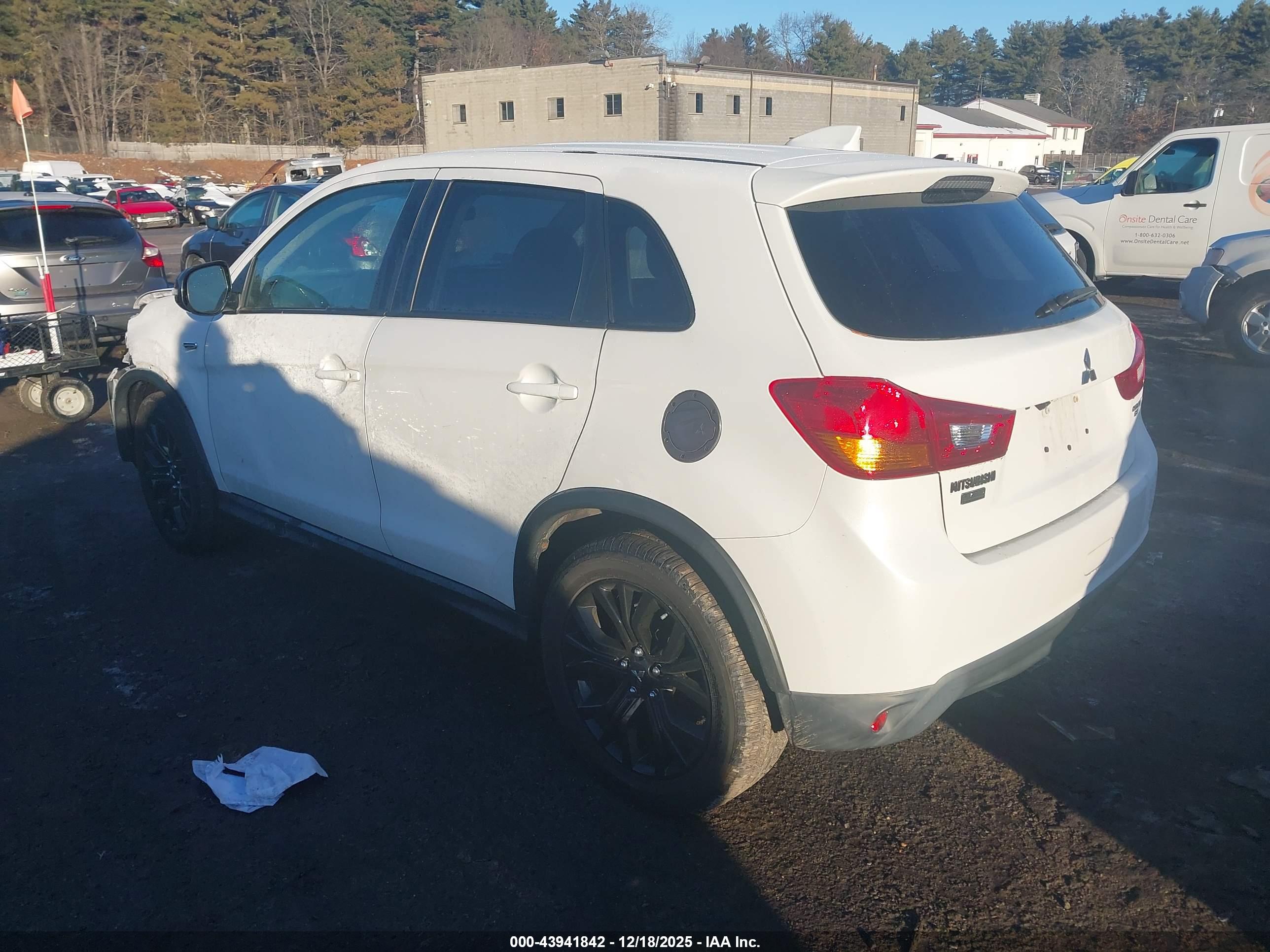 MITSUBISHI OUTLANDER image 3