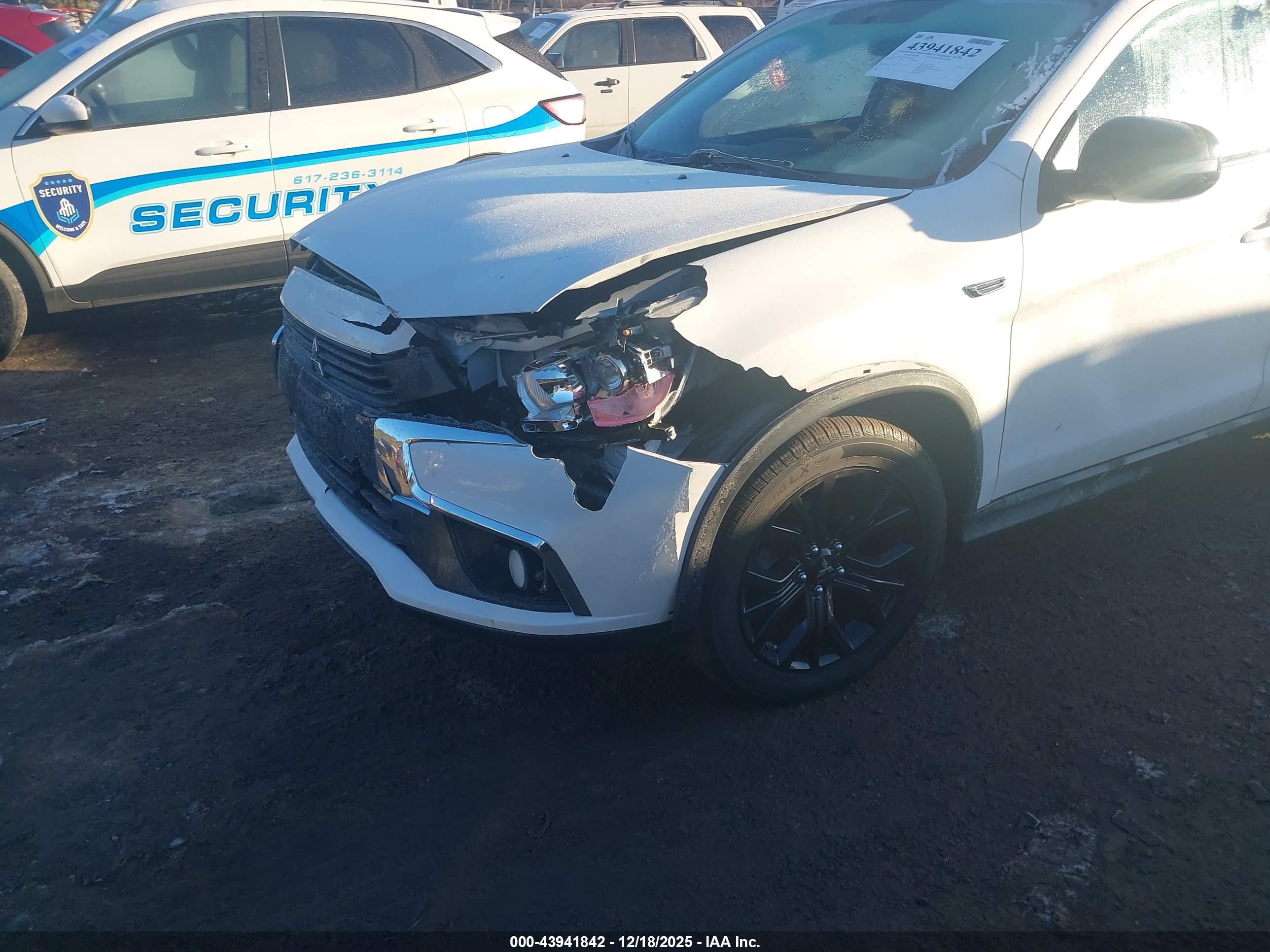 MITSUBISHI OUTLANDER image 6