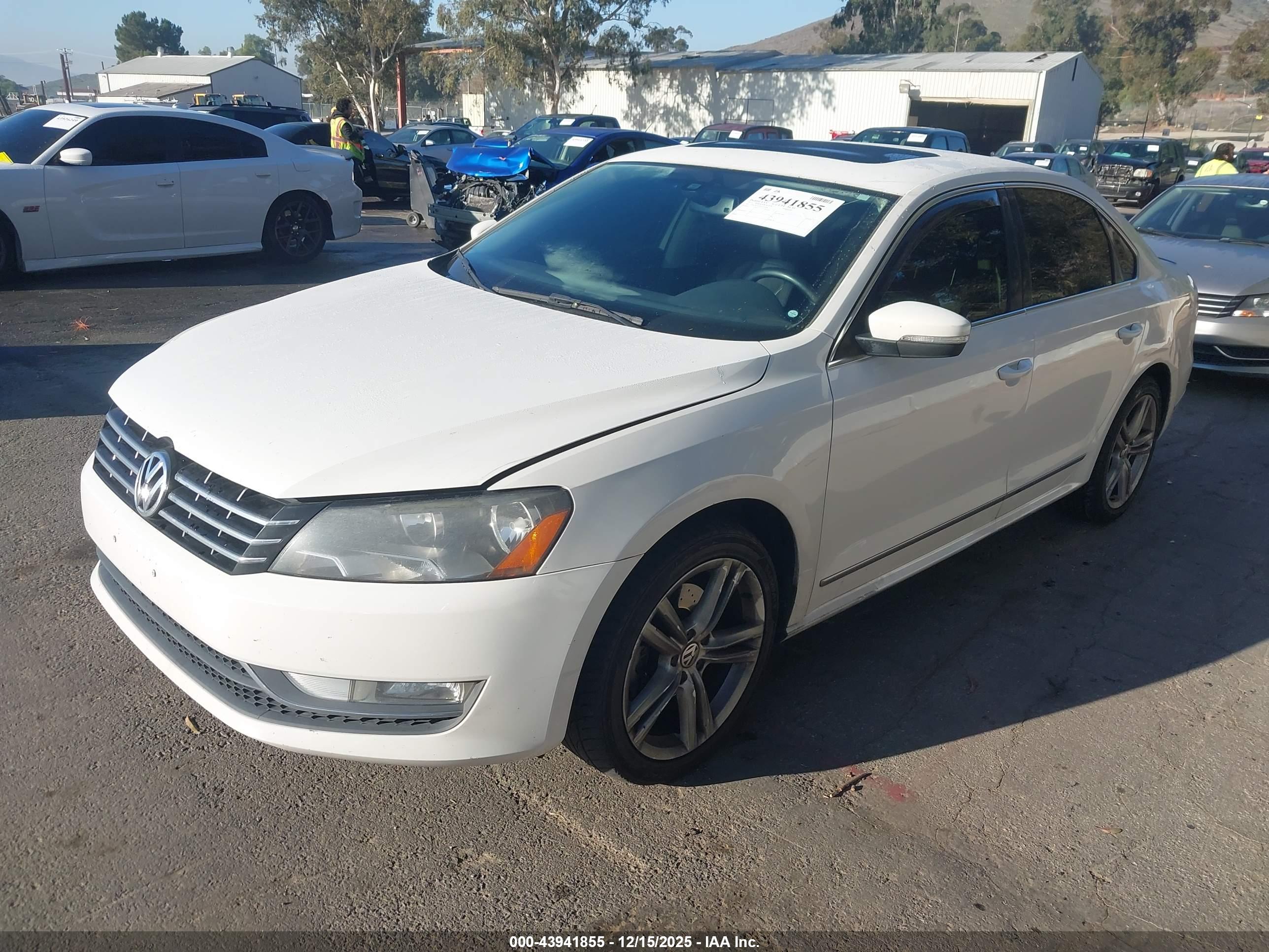 VOLKSWAGEN PASSAT image 2