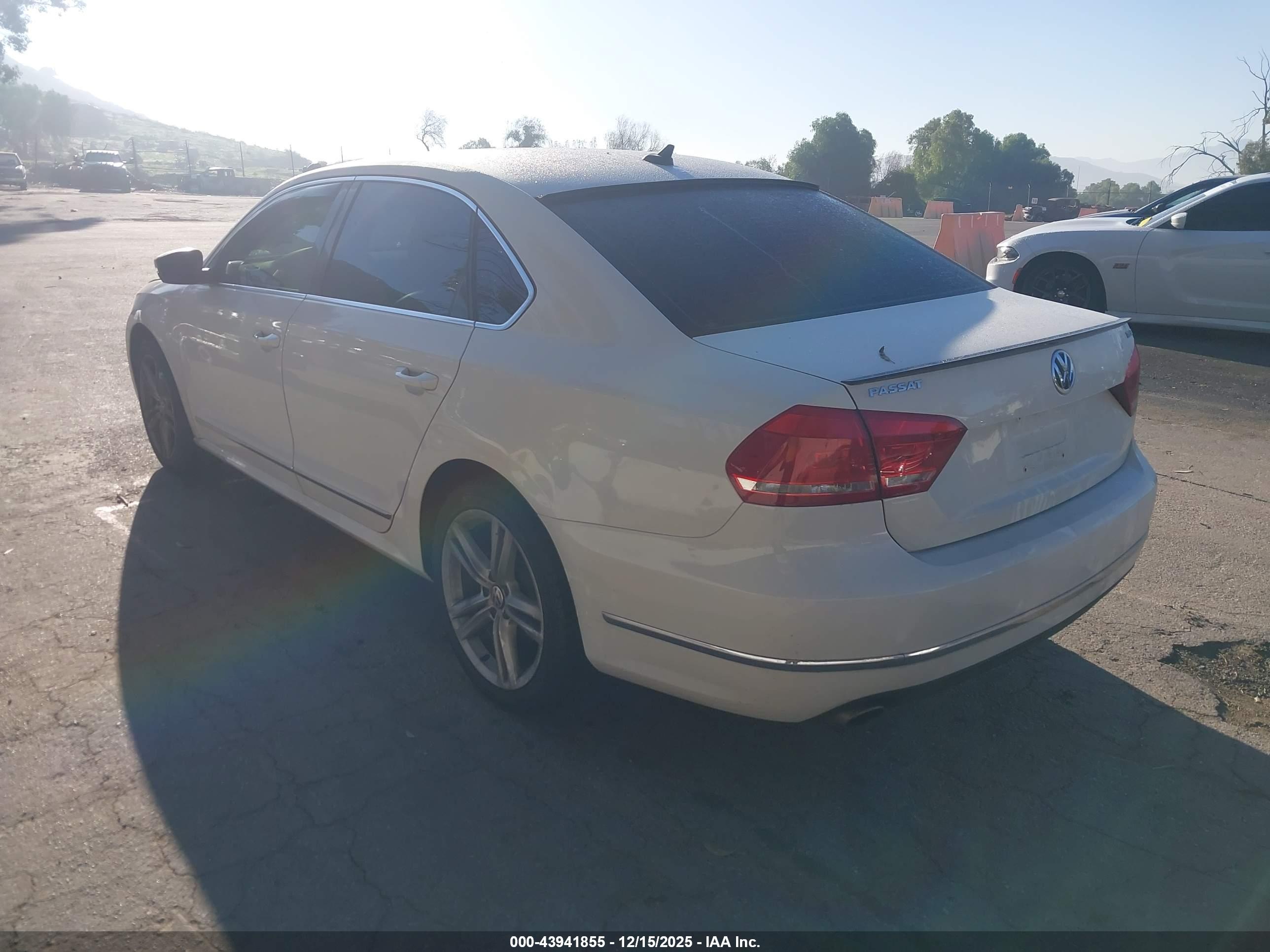VOLKSWAGEN PASSAT image 3