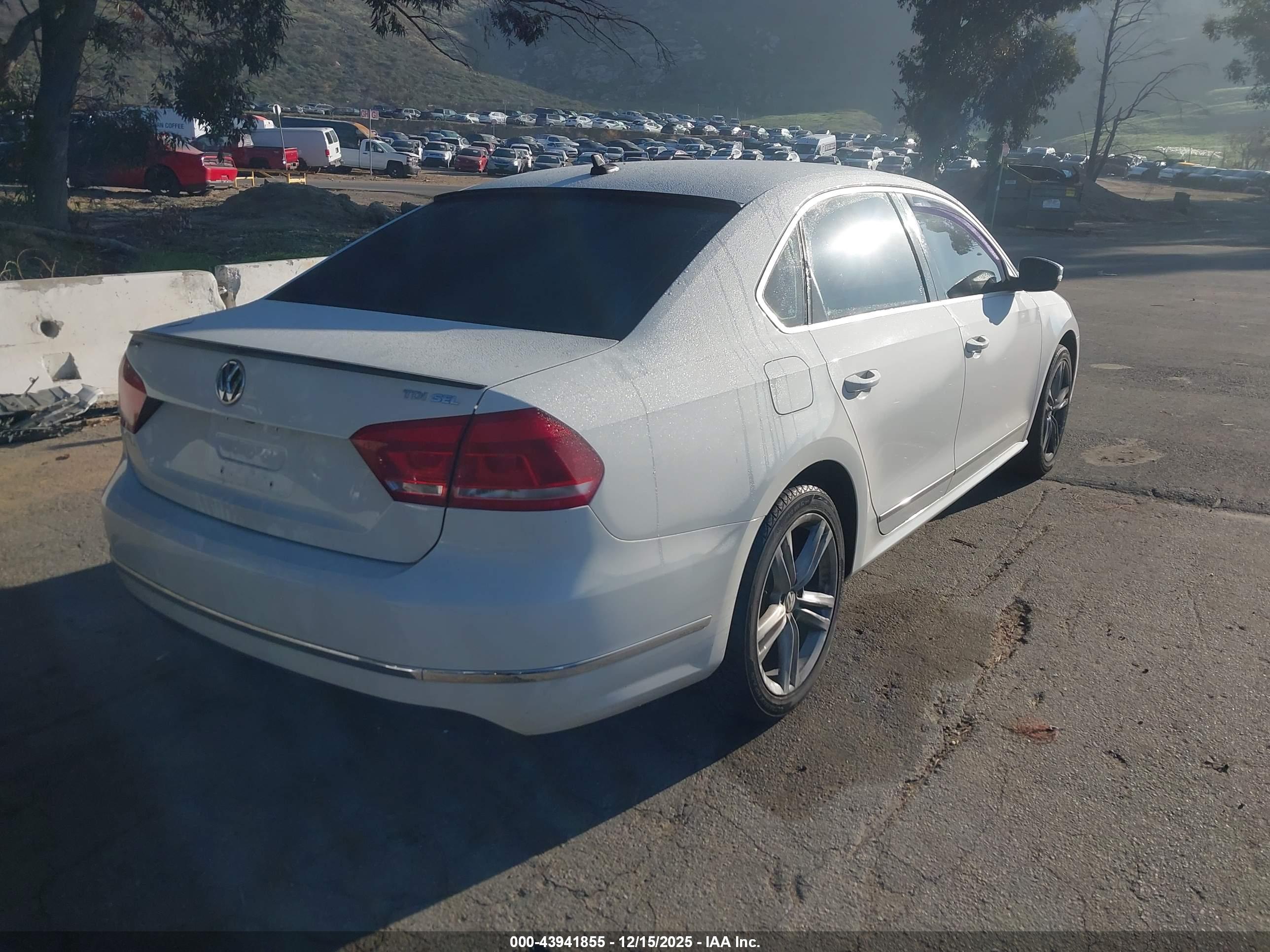 VOLKSWAGEN PASSAT image 4