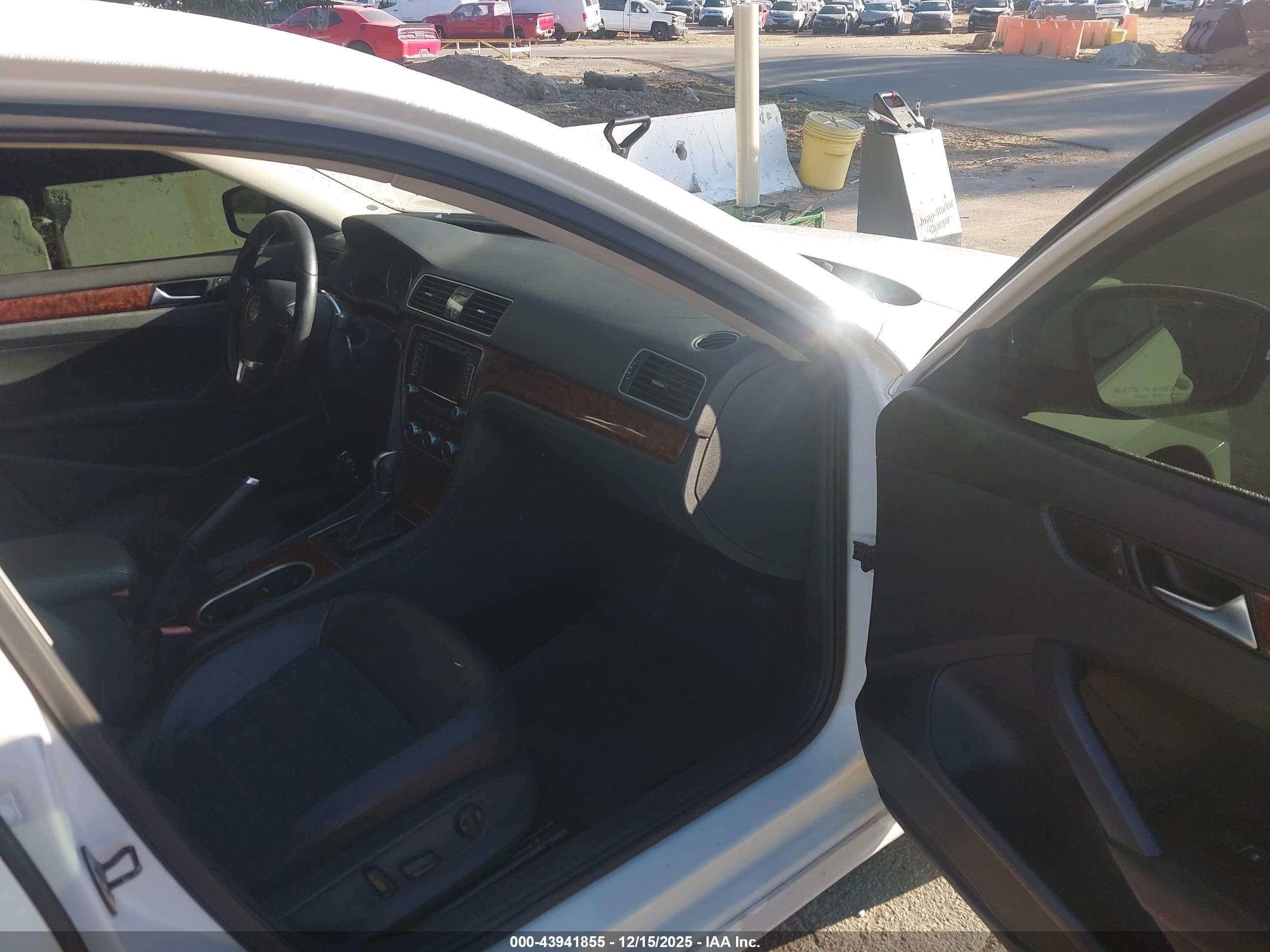 VOLKSWAGEN PASSAT image 5