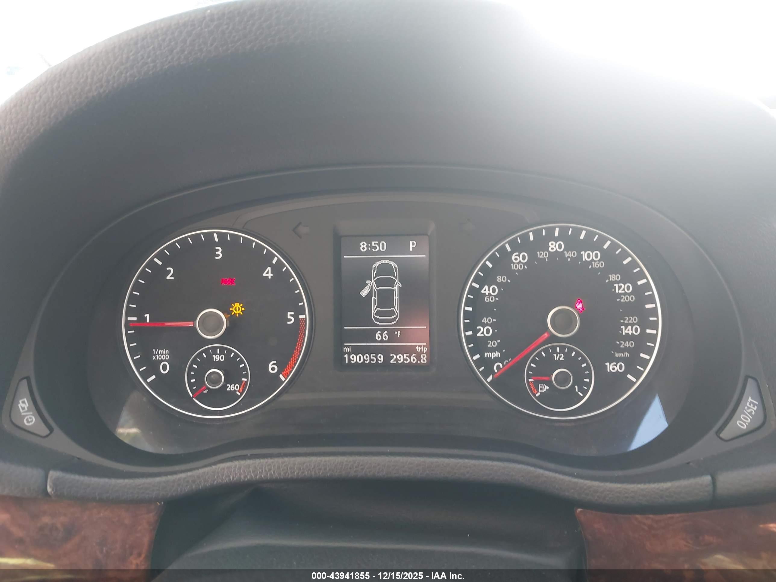 VOLKSWAGEN PASSAT image 7