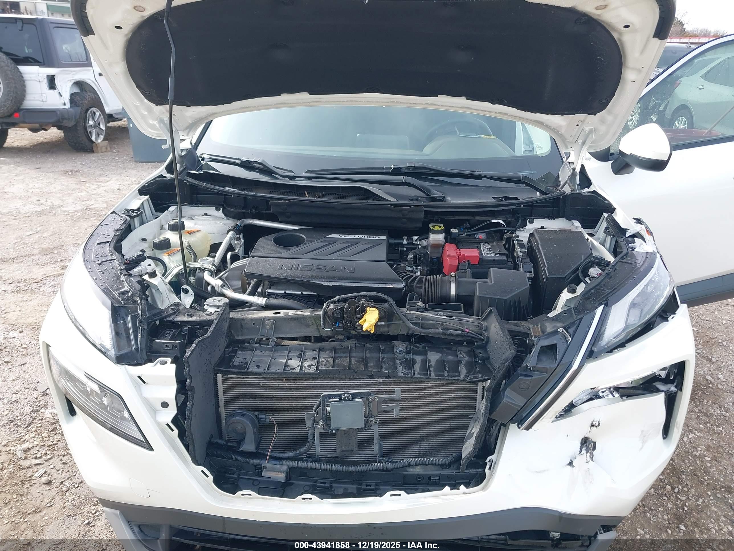 NISSAN ROGUE image 10