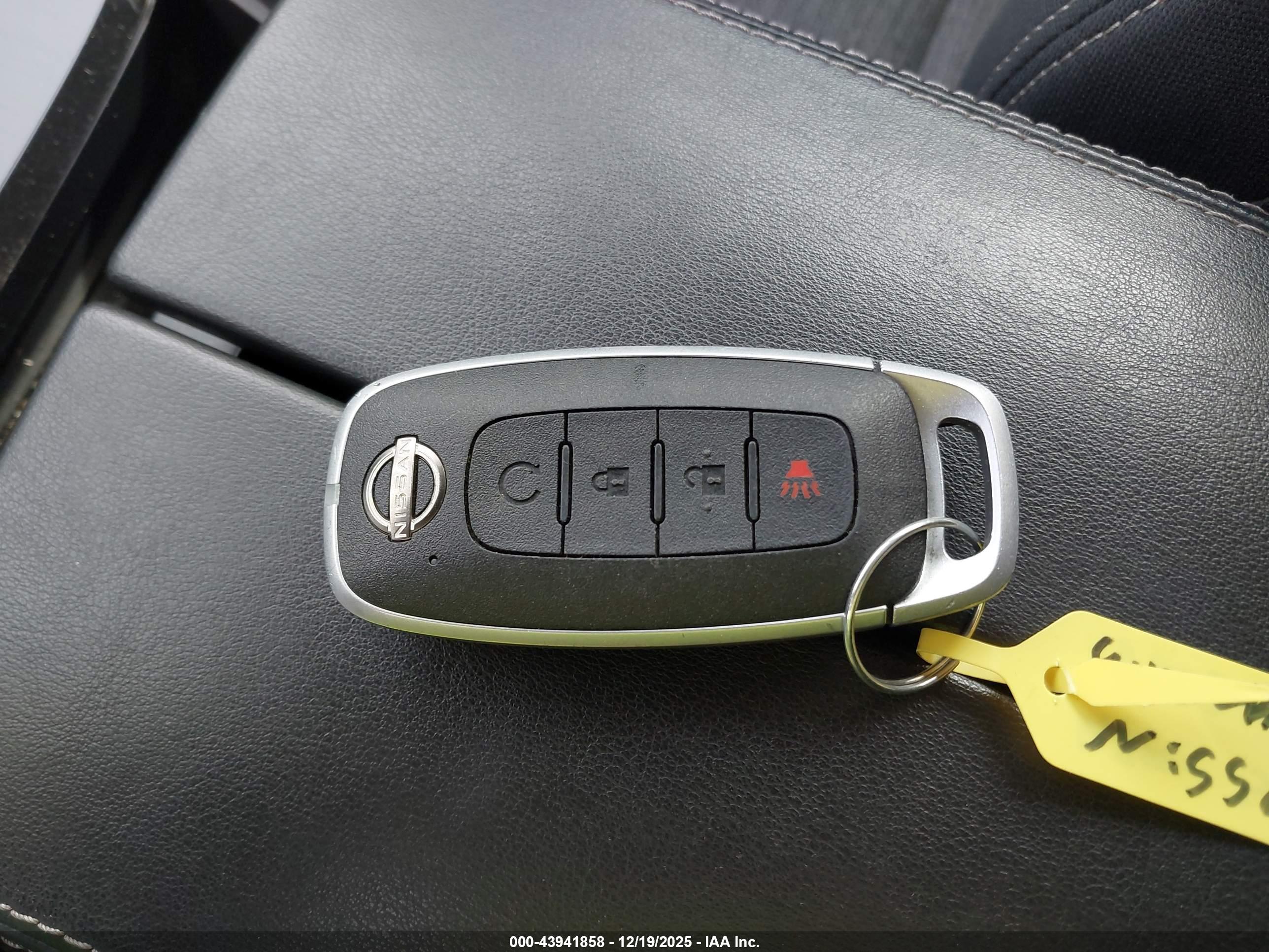 NISSAN ROGUE image 11