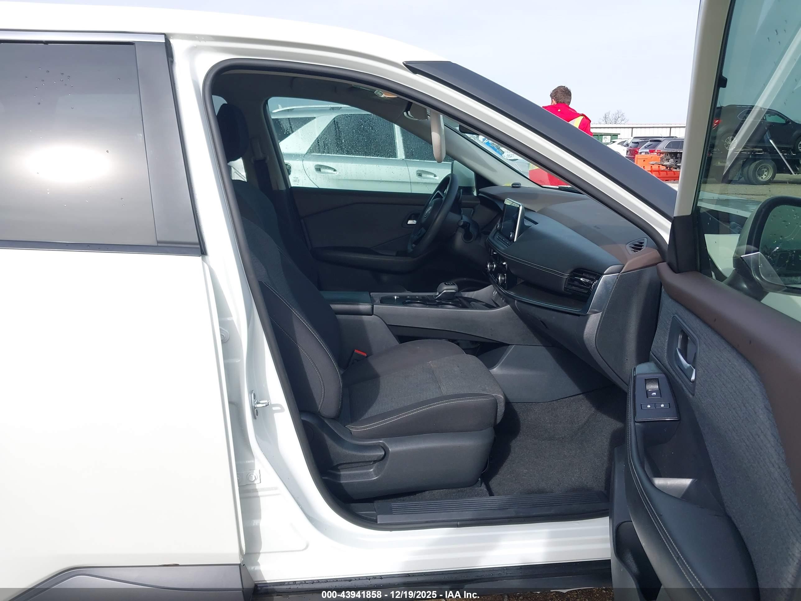 NISSAN ROGUE image 5