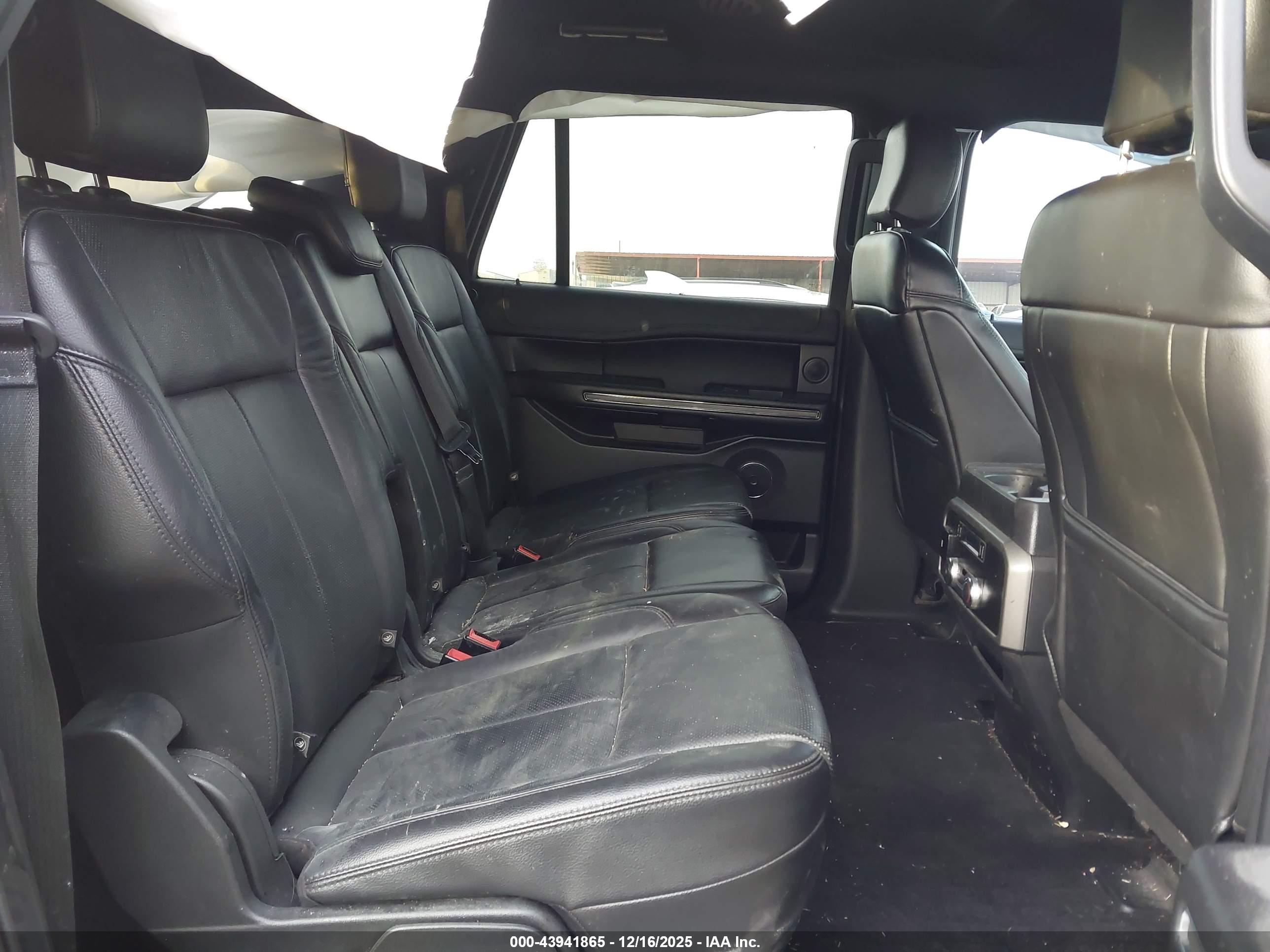 FORD EXPEDITION image 8