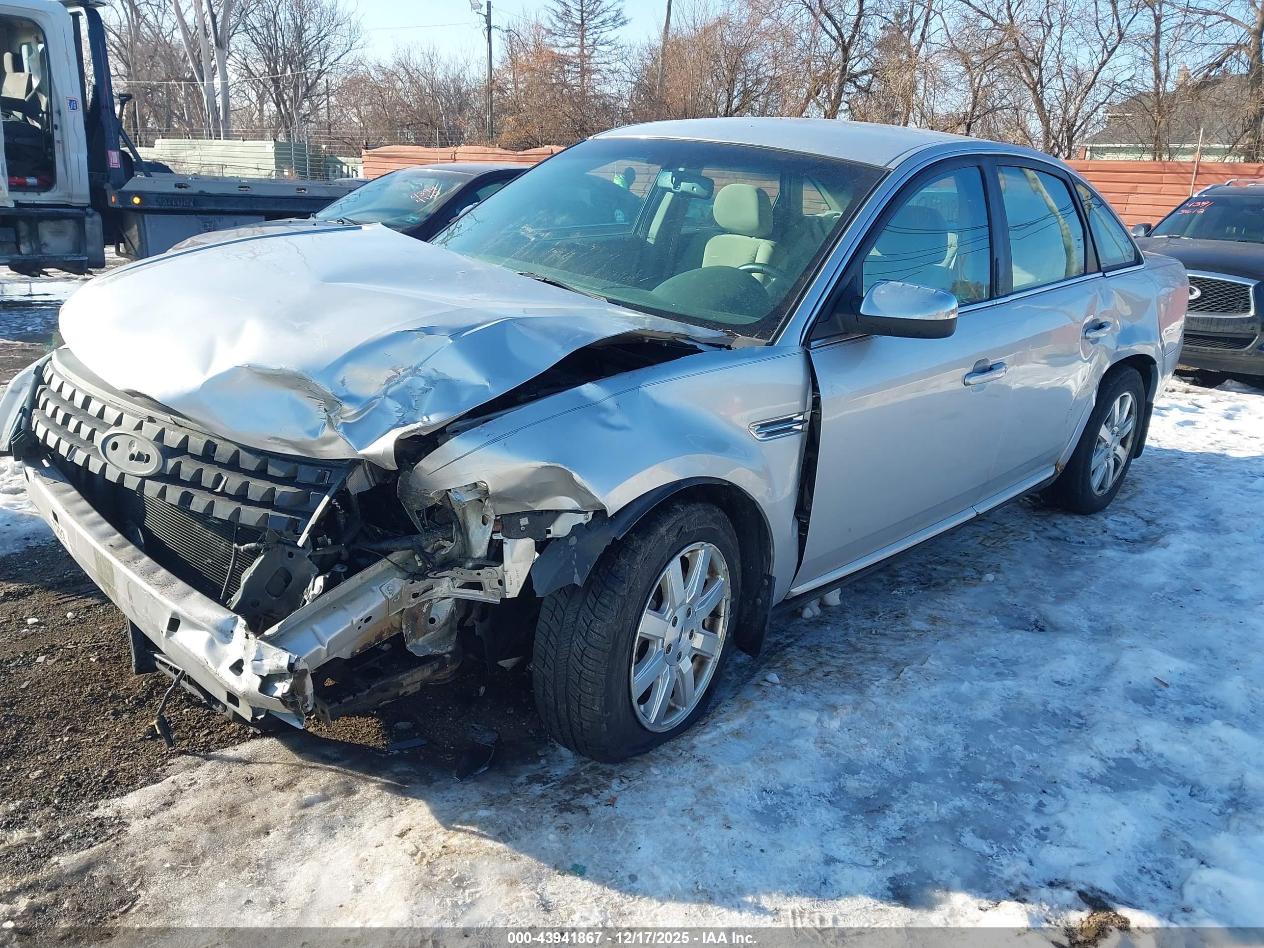 FORD TAURUS image 2