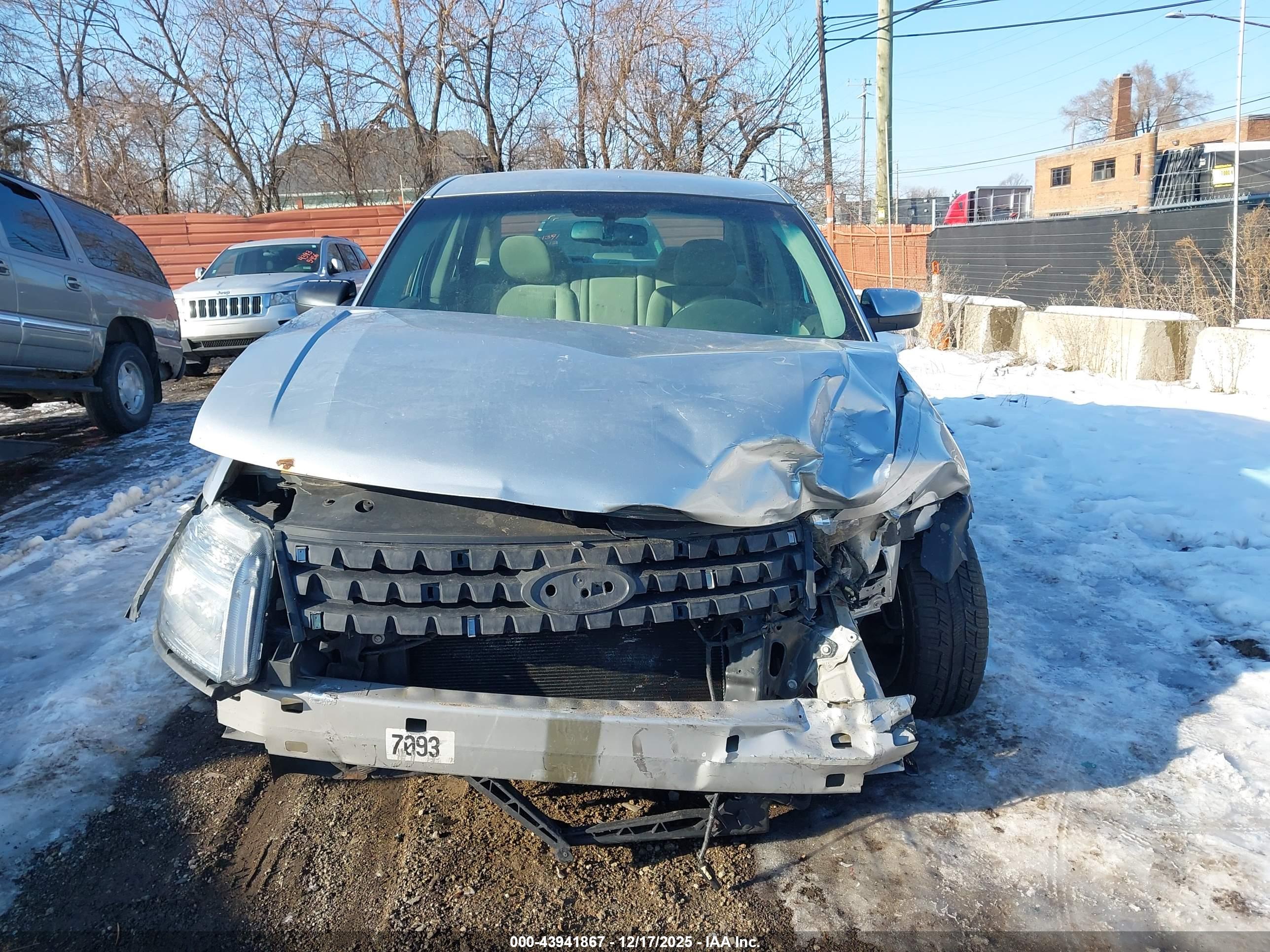 FORD TAURUS image 6