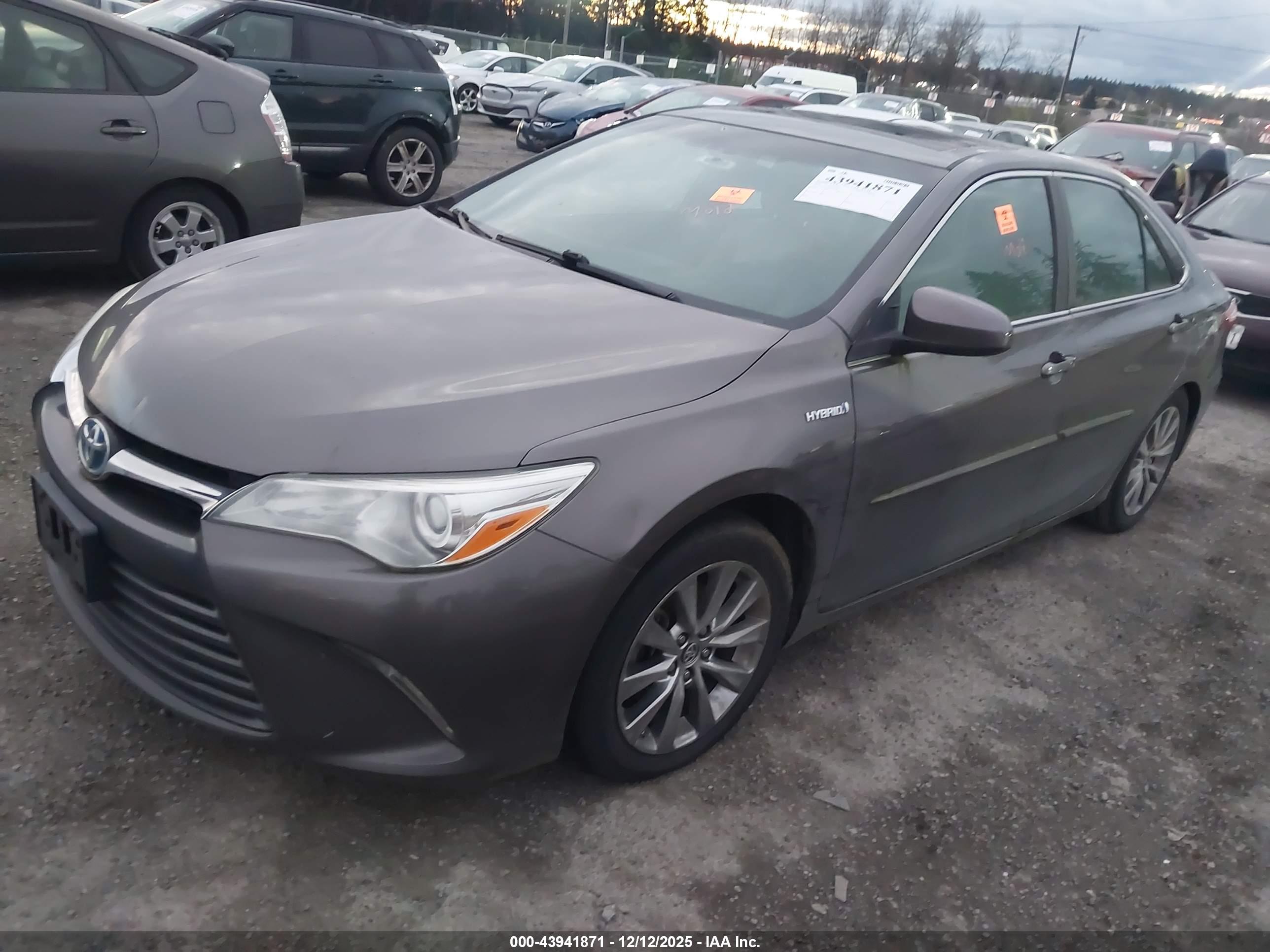 TOYOTA CAMRY image 2