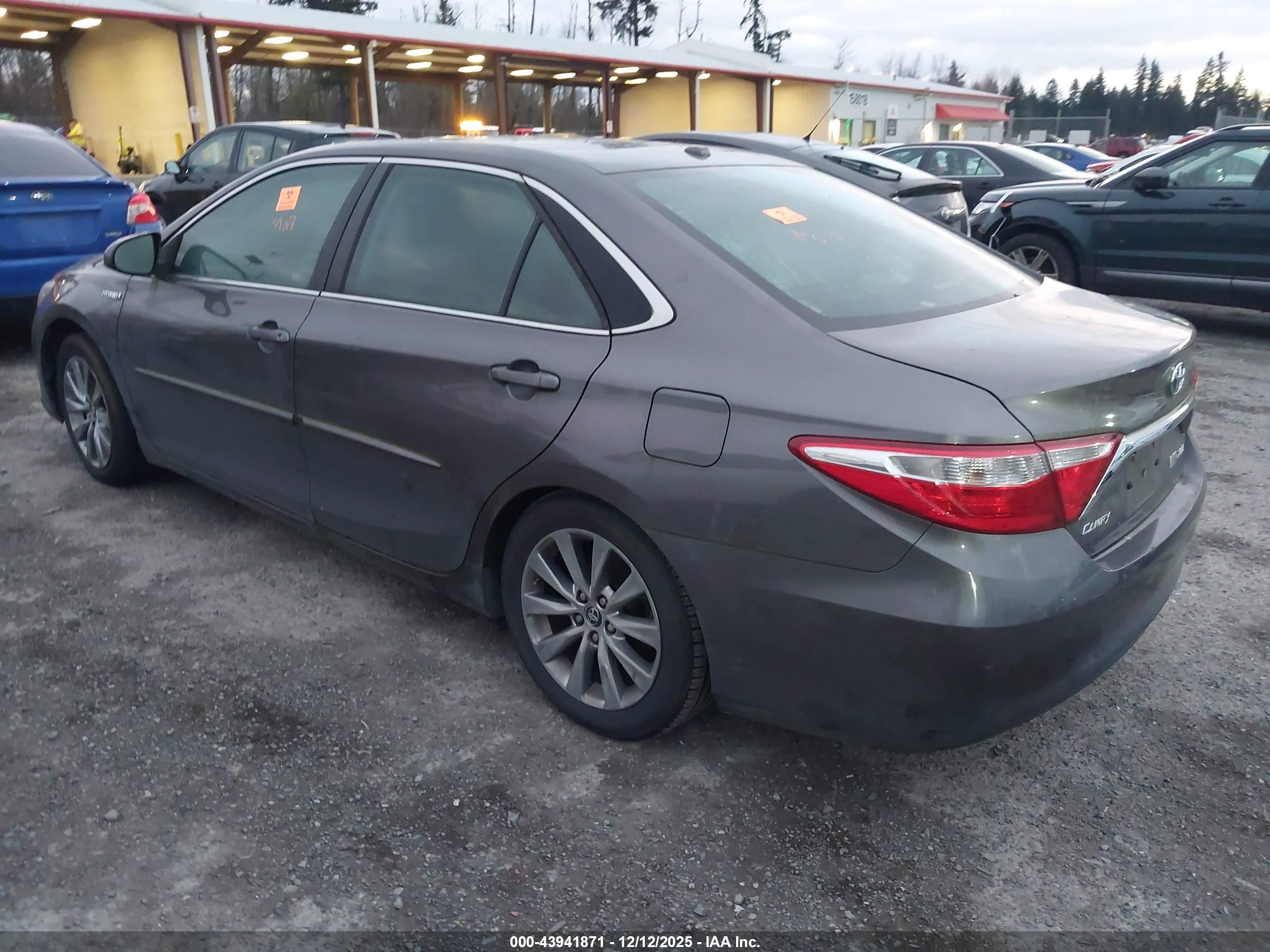 TOYOTA CAMRY image 3