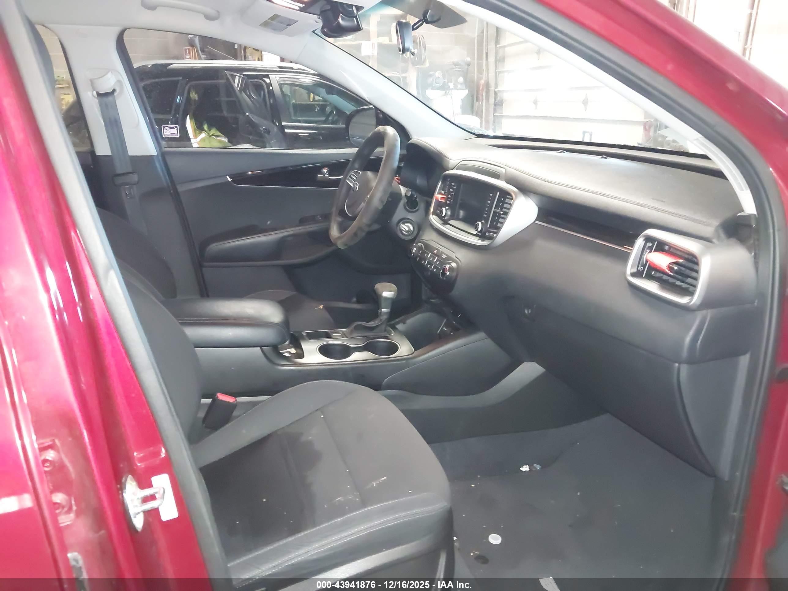 KIA SORENTO image 5