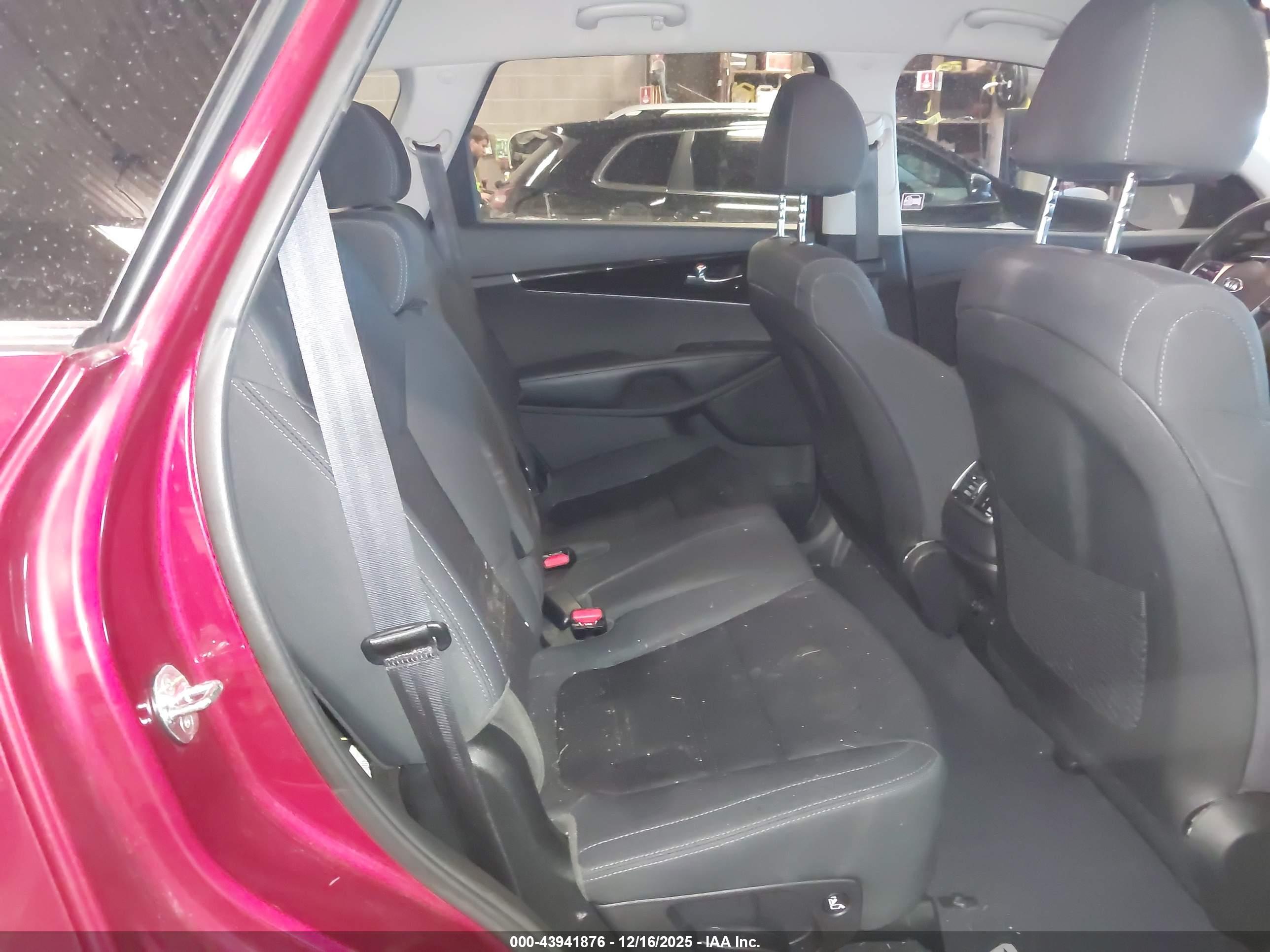 KIA SORENTO image 8